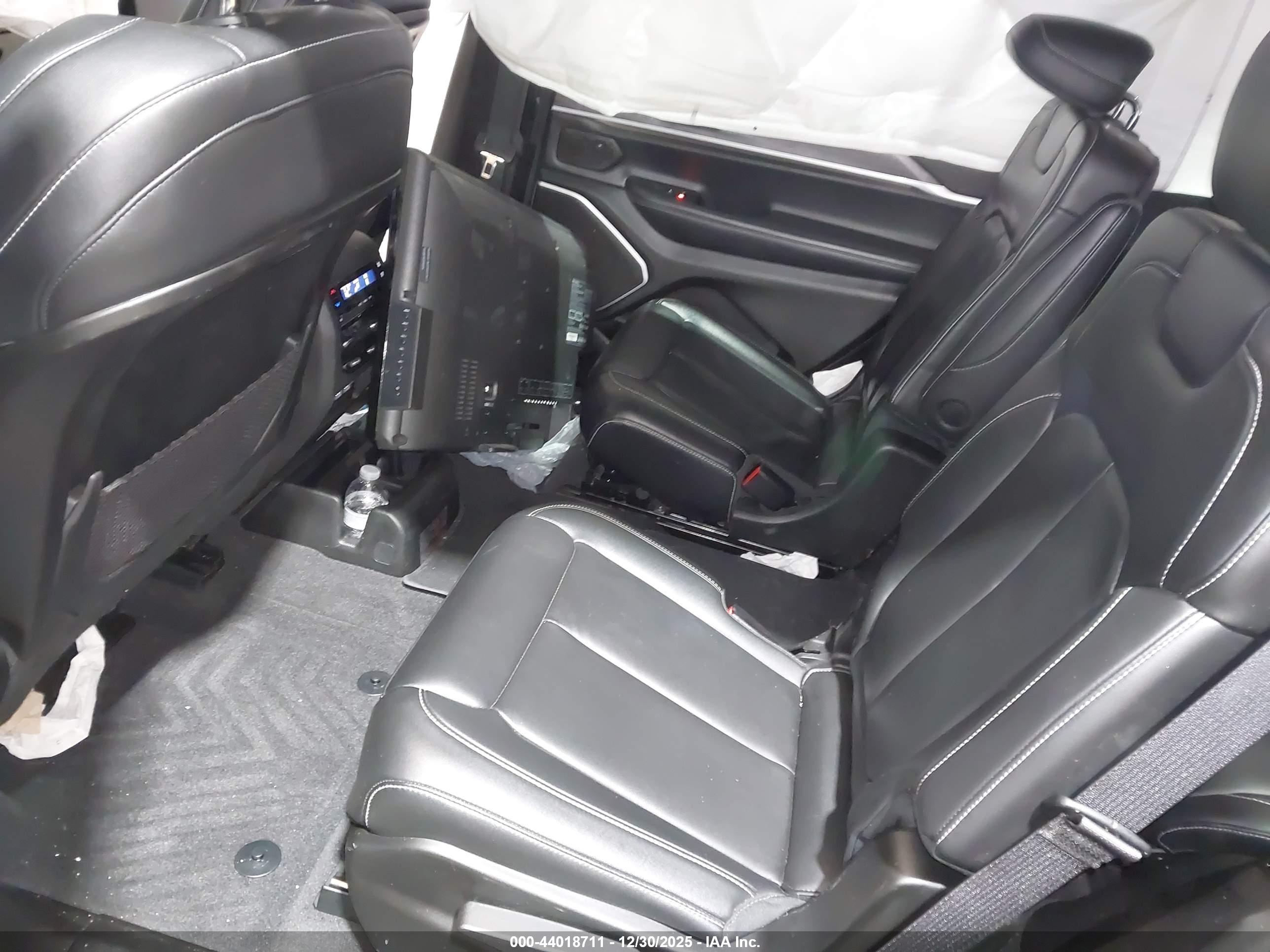JEEP GRAND image 8