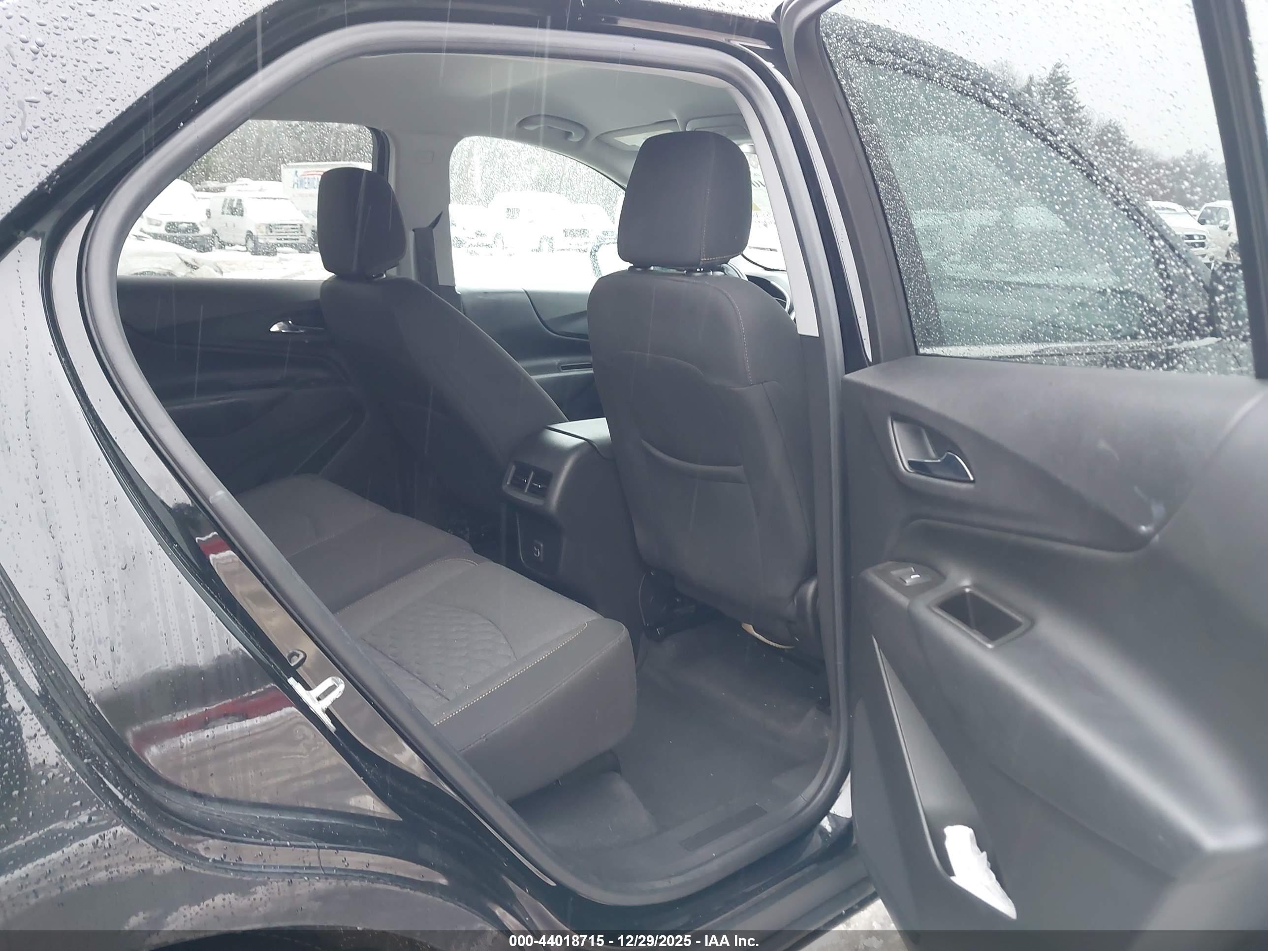 CHEVROLET EQUINOX image 8
