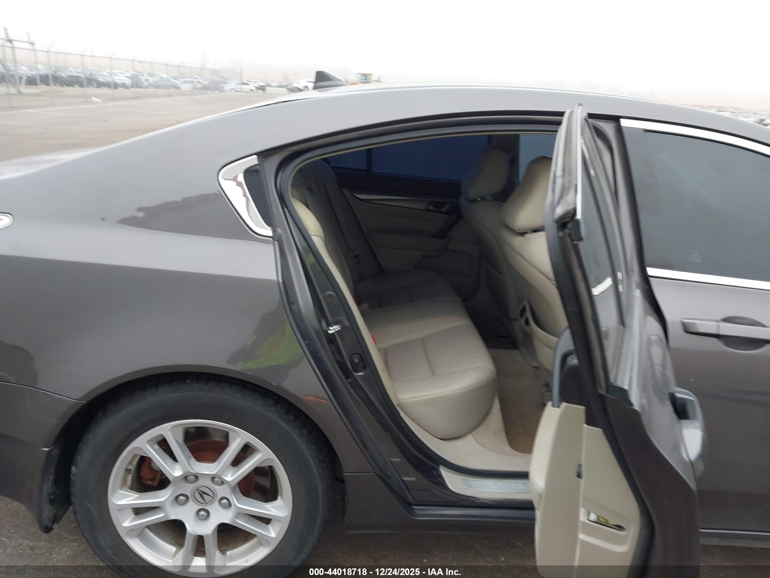 ACURA TL image 8