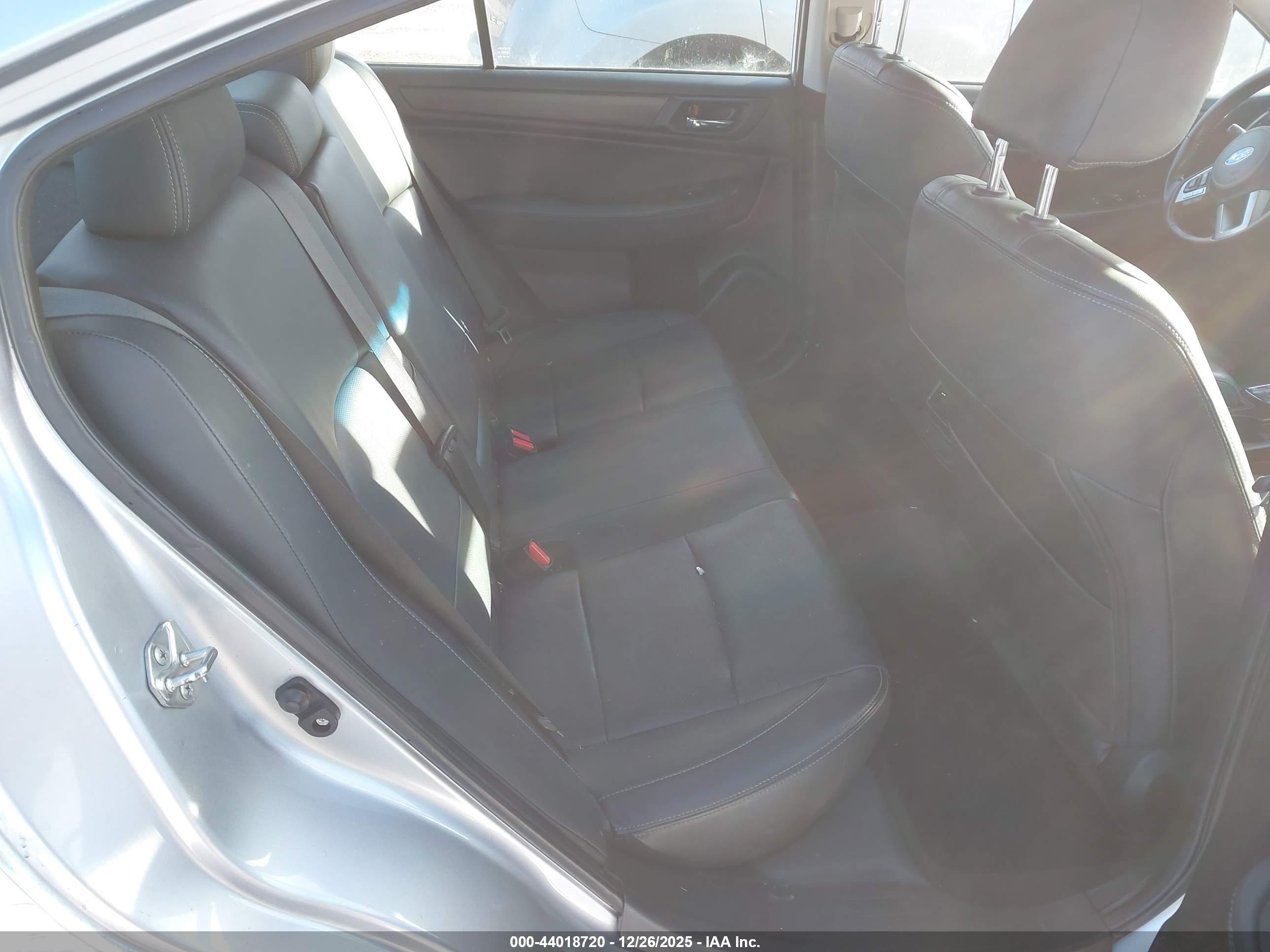 SUBARU LEGACY image 8