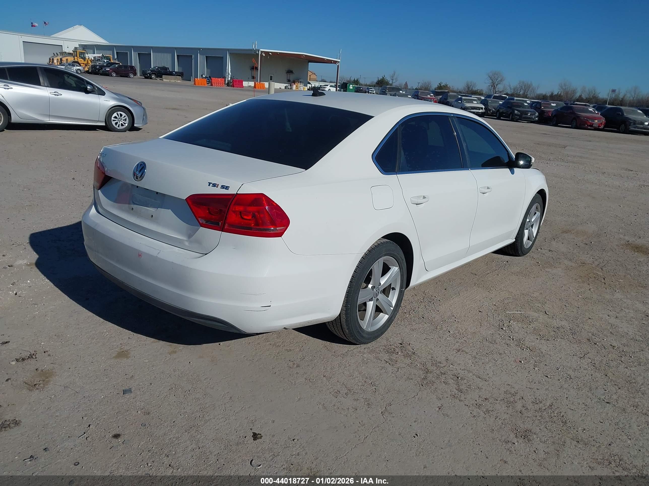 VOLKSWAGEN PASSAT image 4