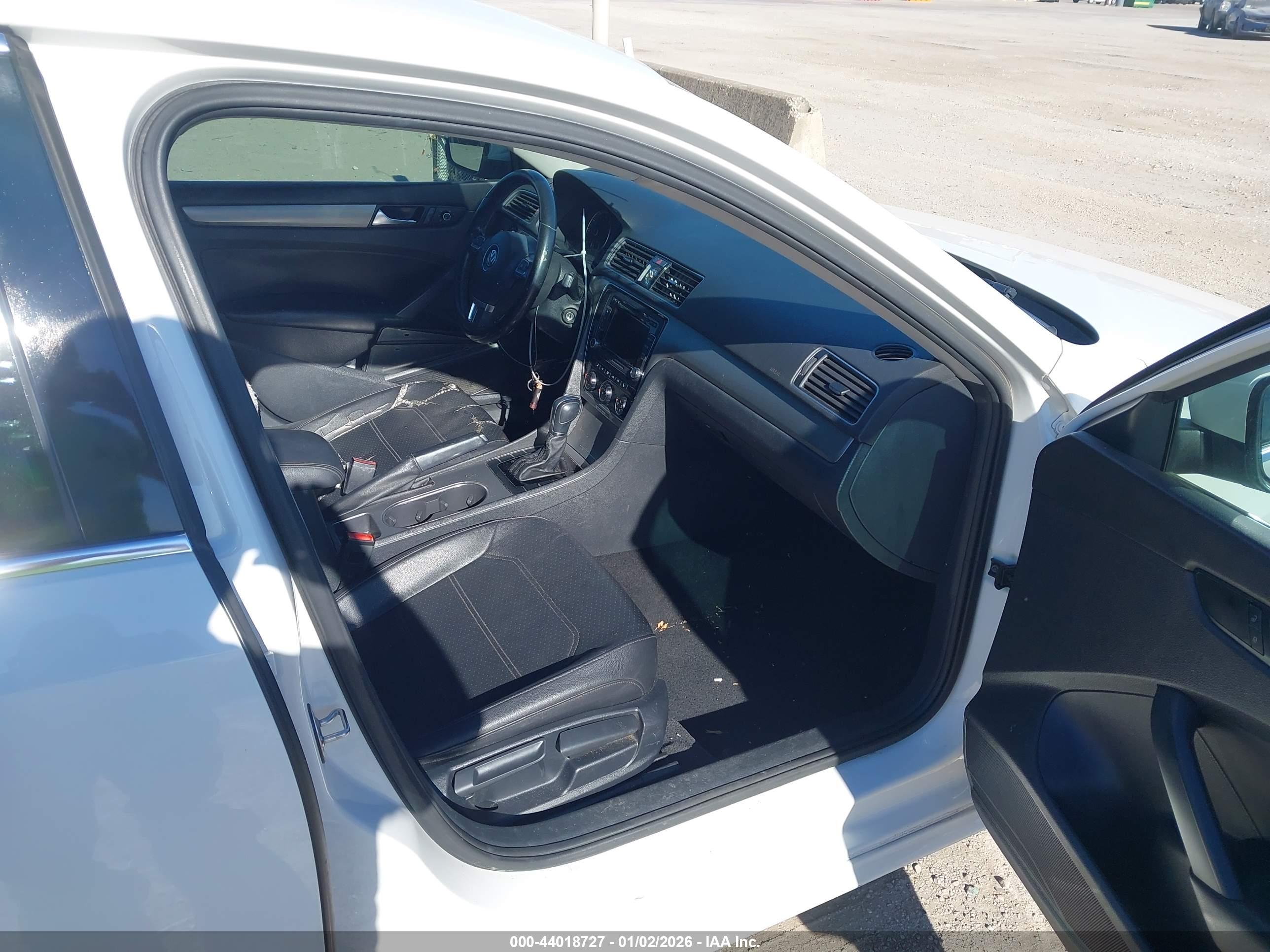 VOLKSWAGEN PASSAT image 5
