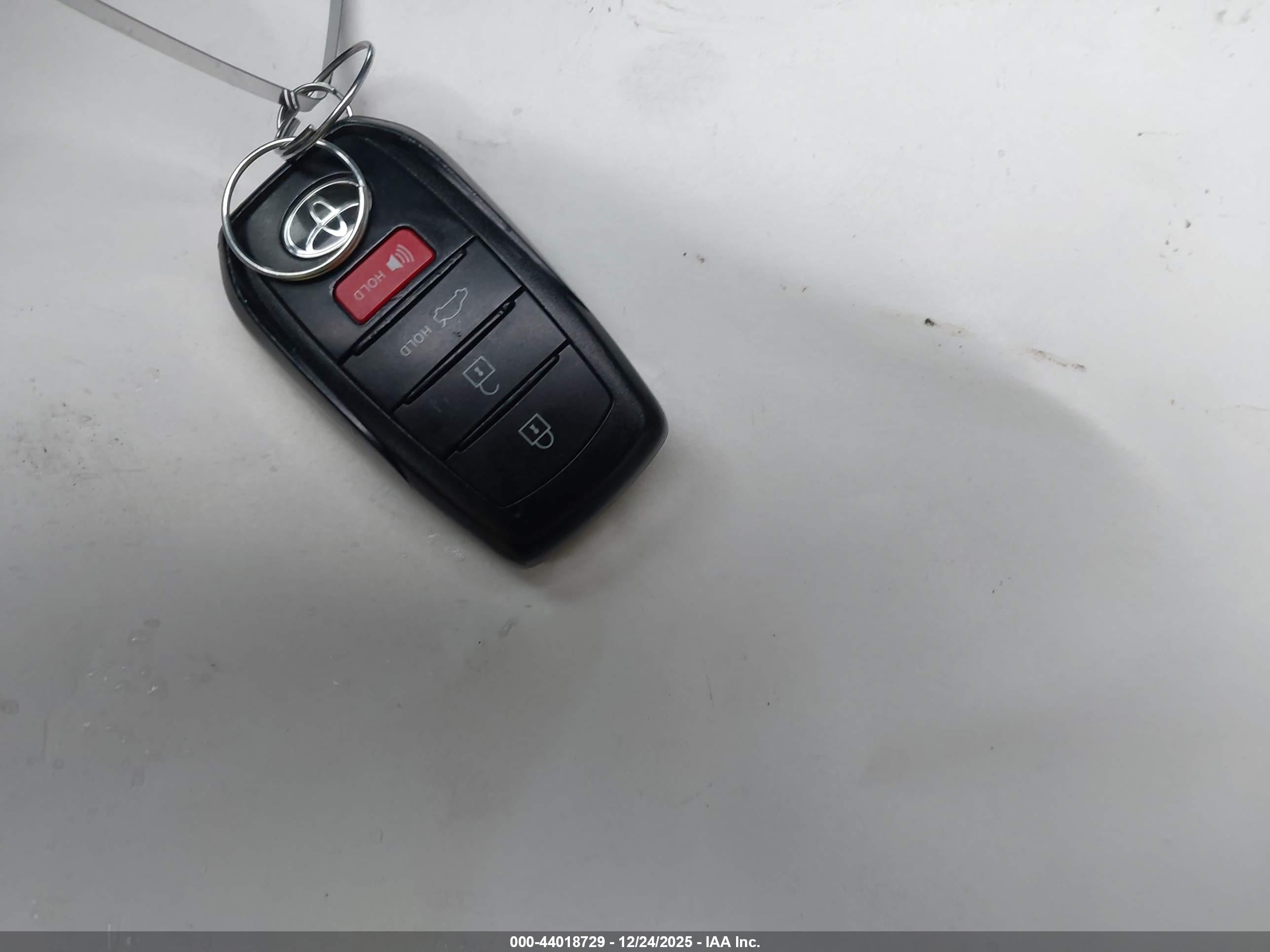 TOYOTA CAMRY image 11