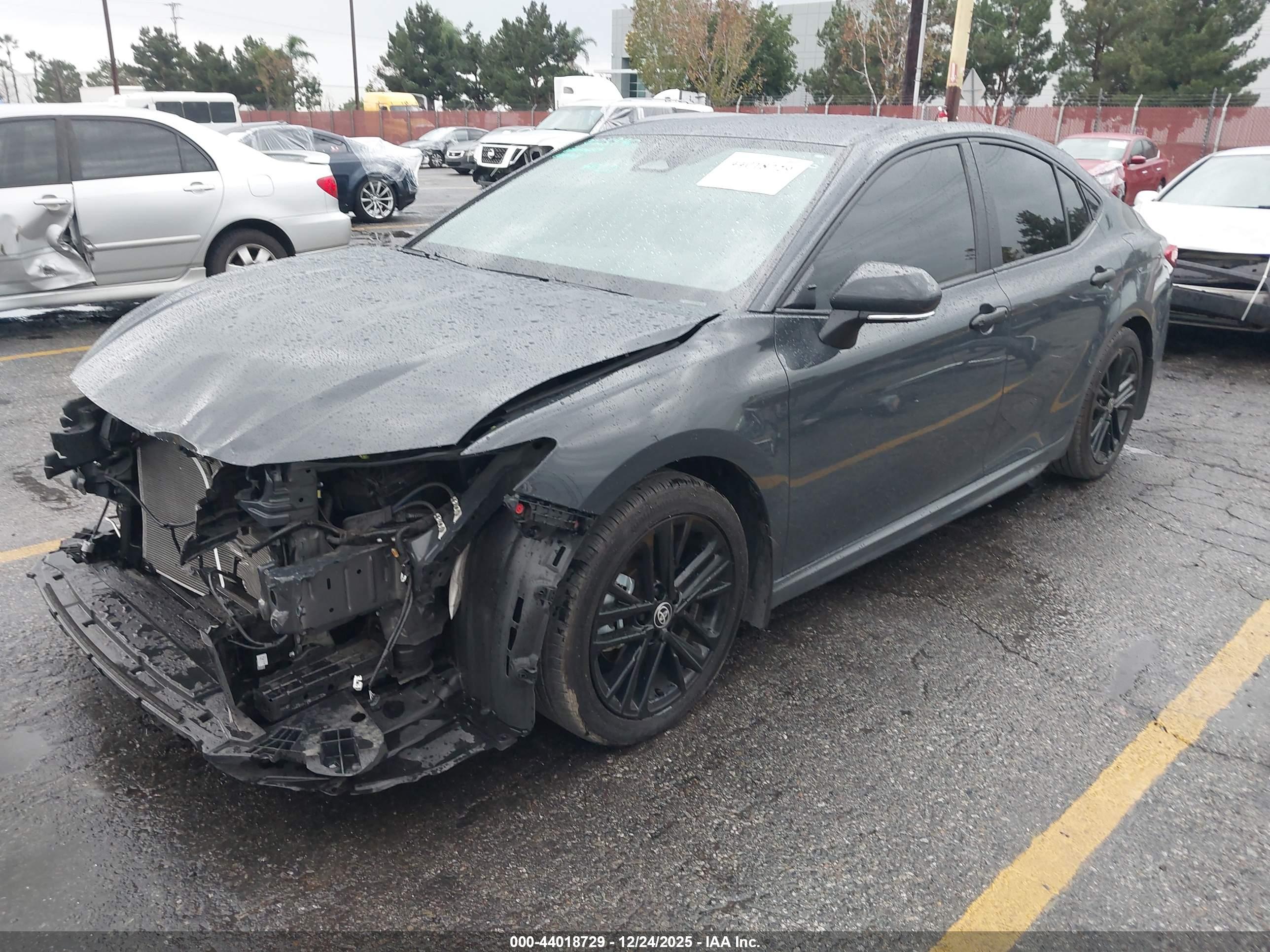 TOYOTA CAMRY image 2
