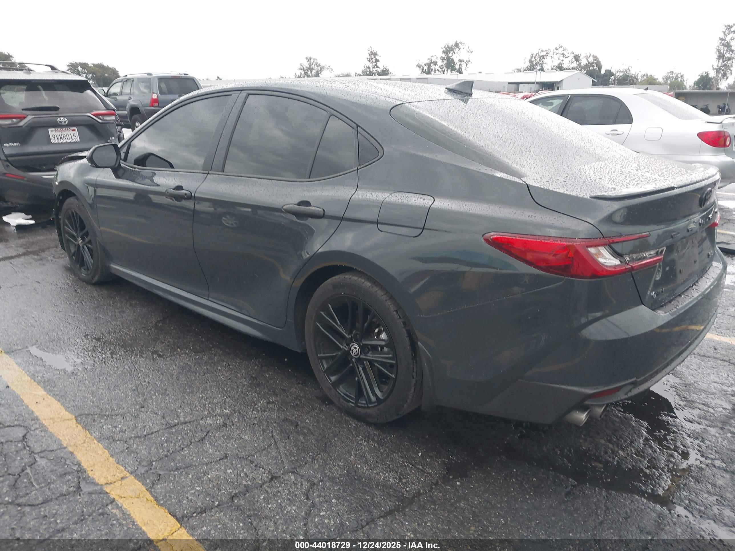 TOYOTA CAMRY image 3