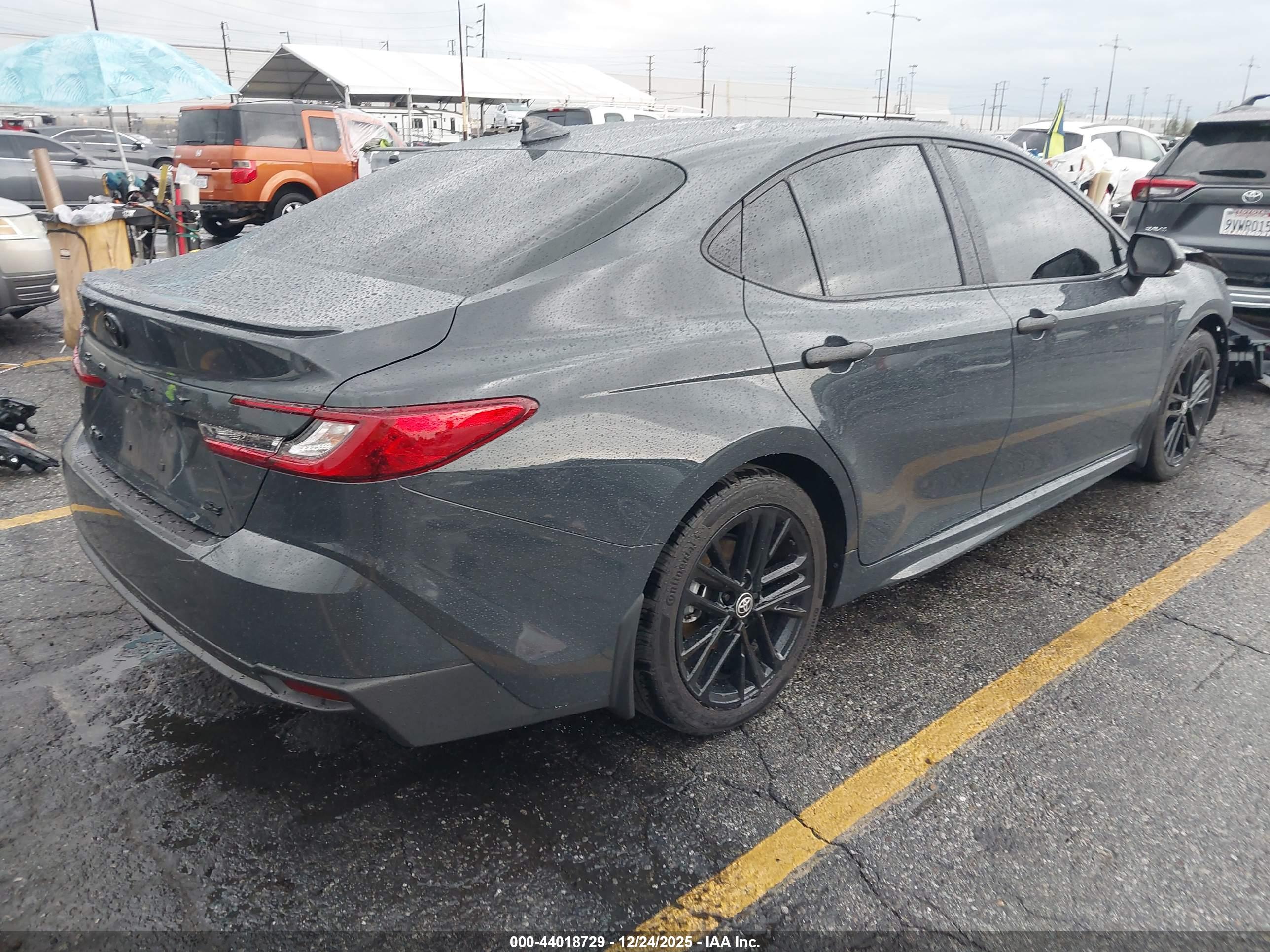 TOYOTA CAMRY image 4