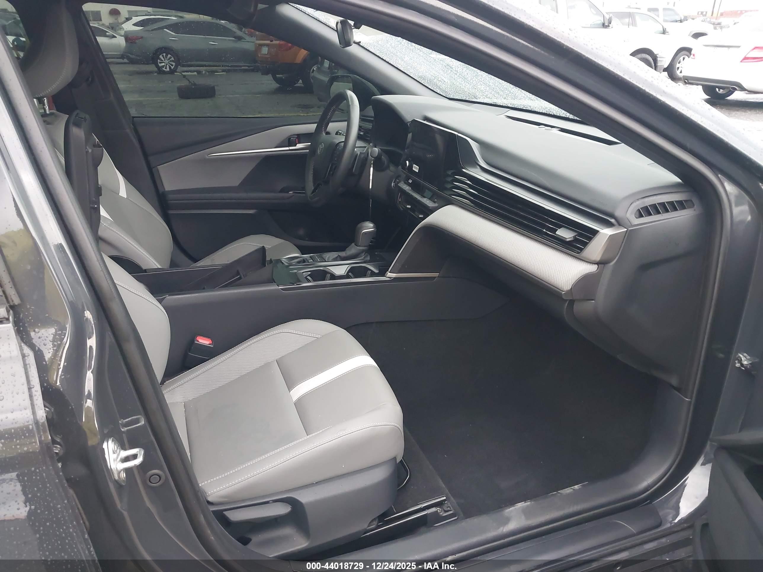 TOYOTA CAMRY image 5