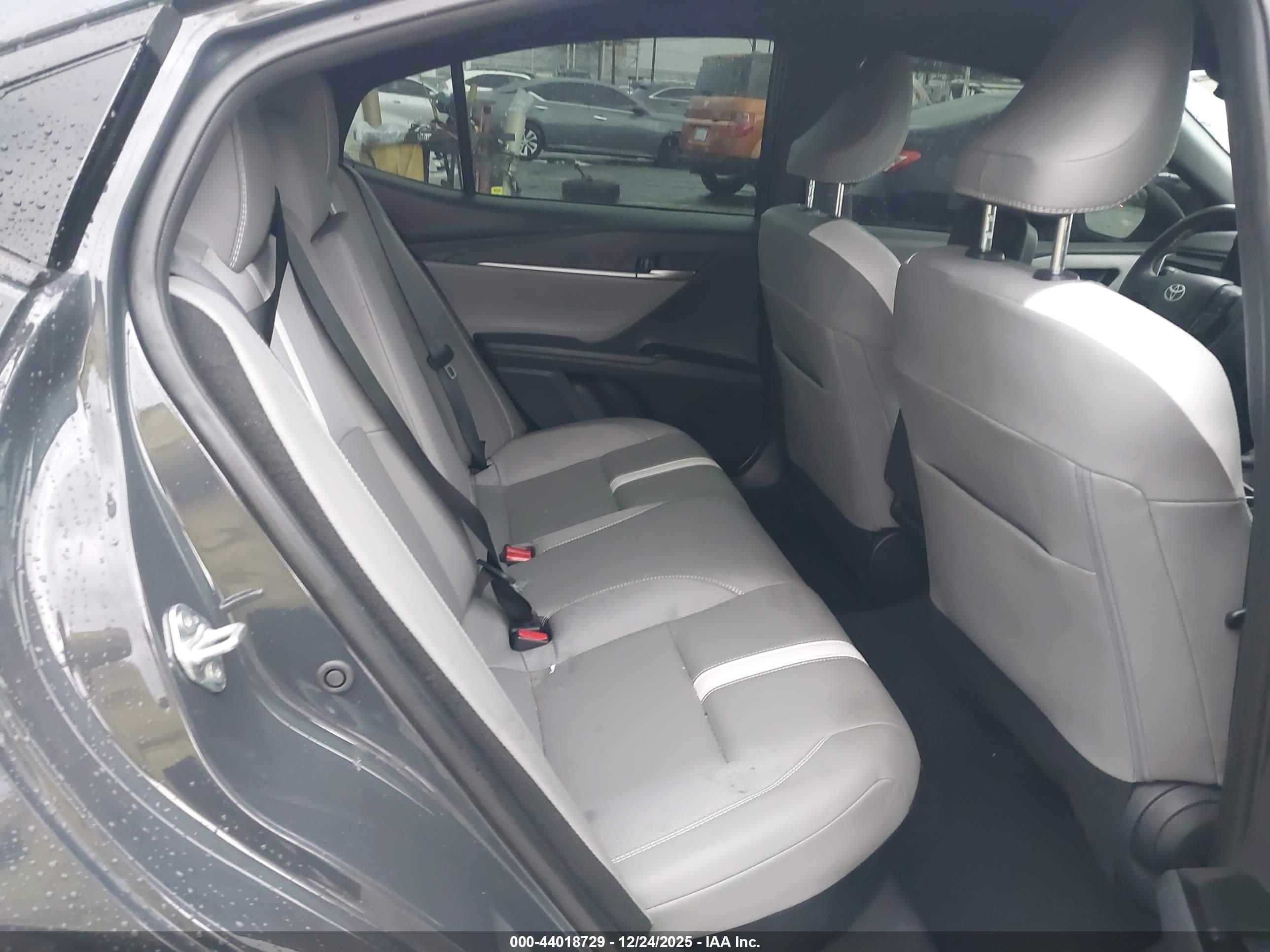 TOYOTA CAMRY image 8