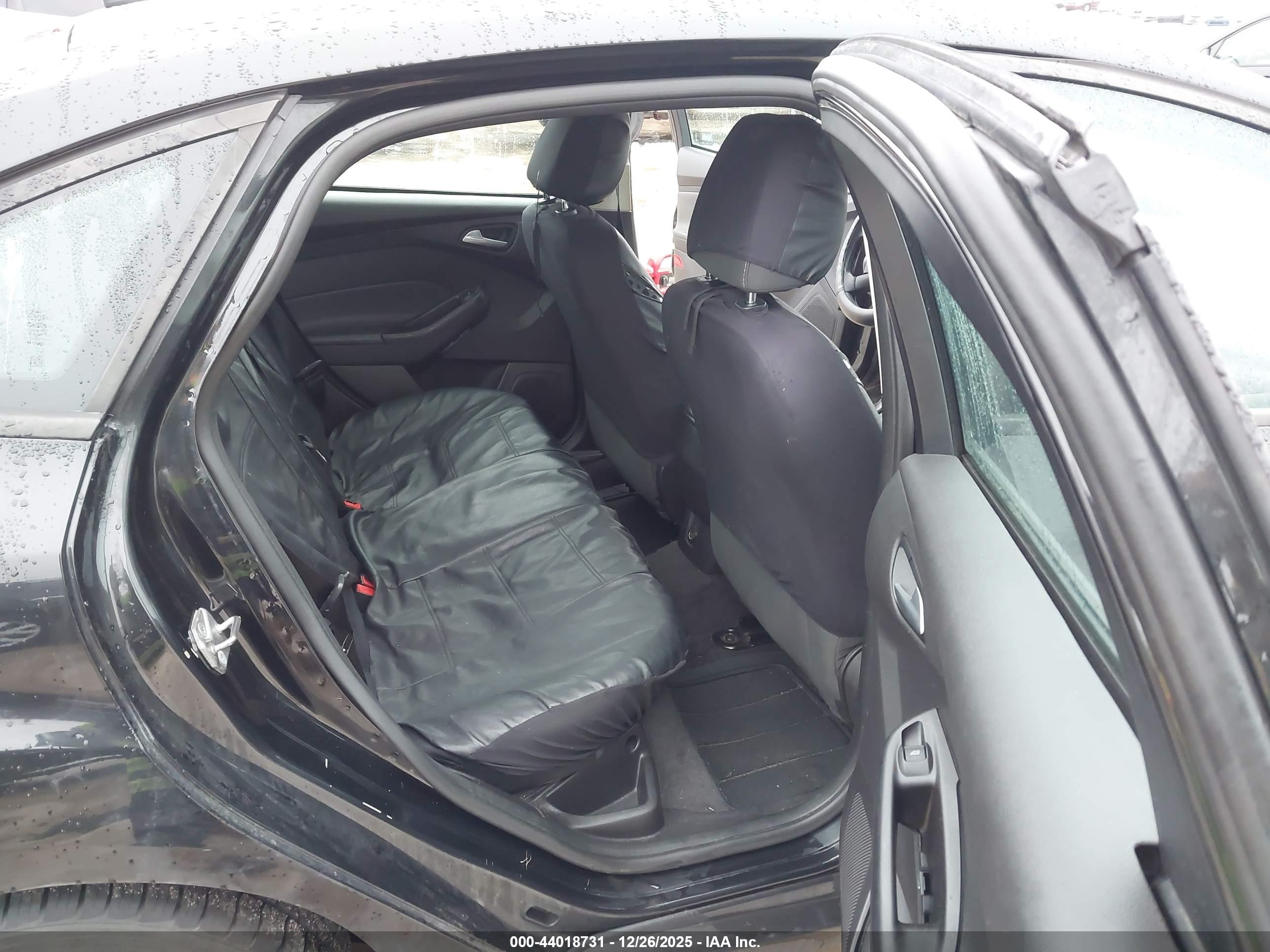 FORD FOCUS image 8