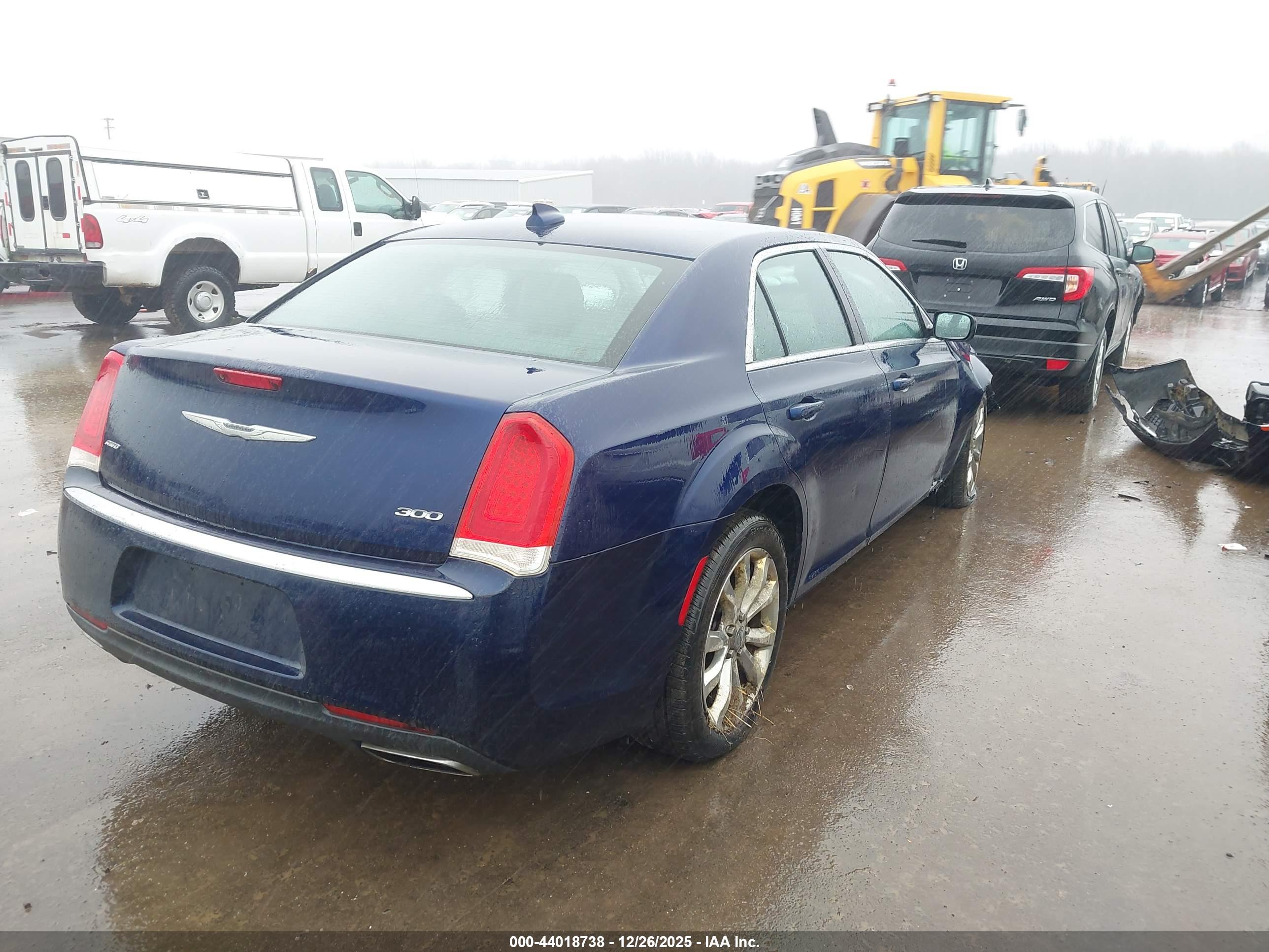 CHRYSLER 300 image 4