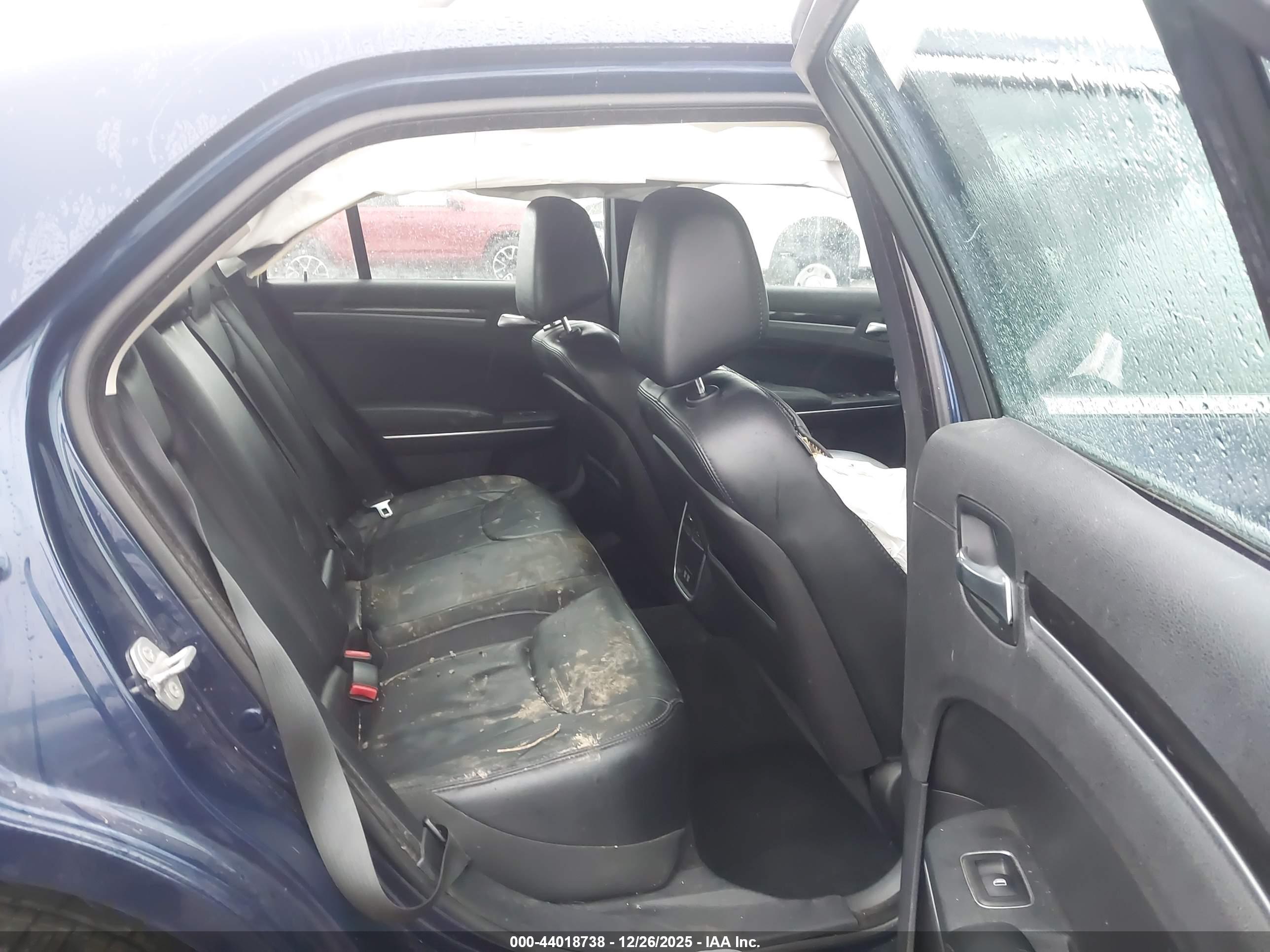 CHRYSLER 300 image 8