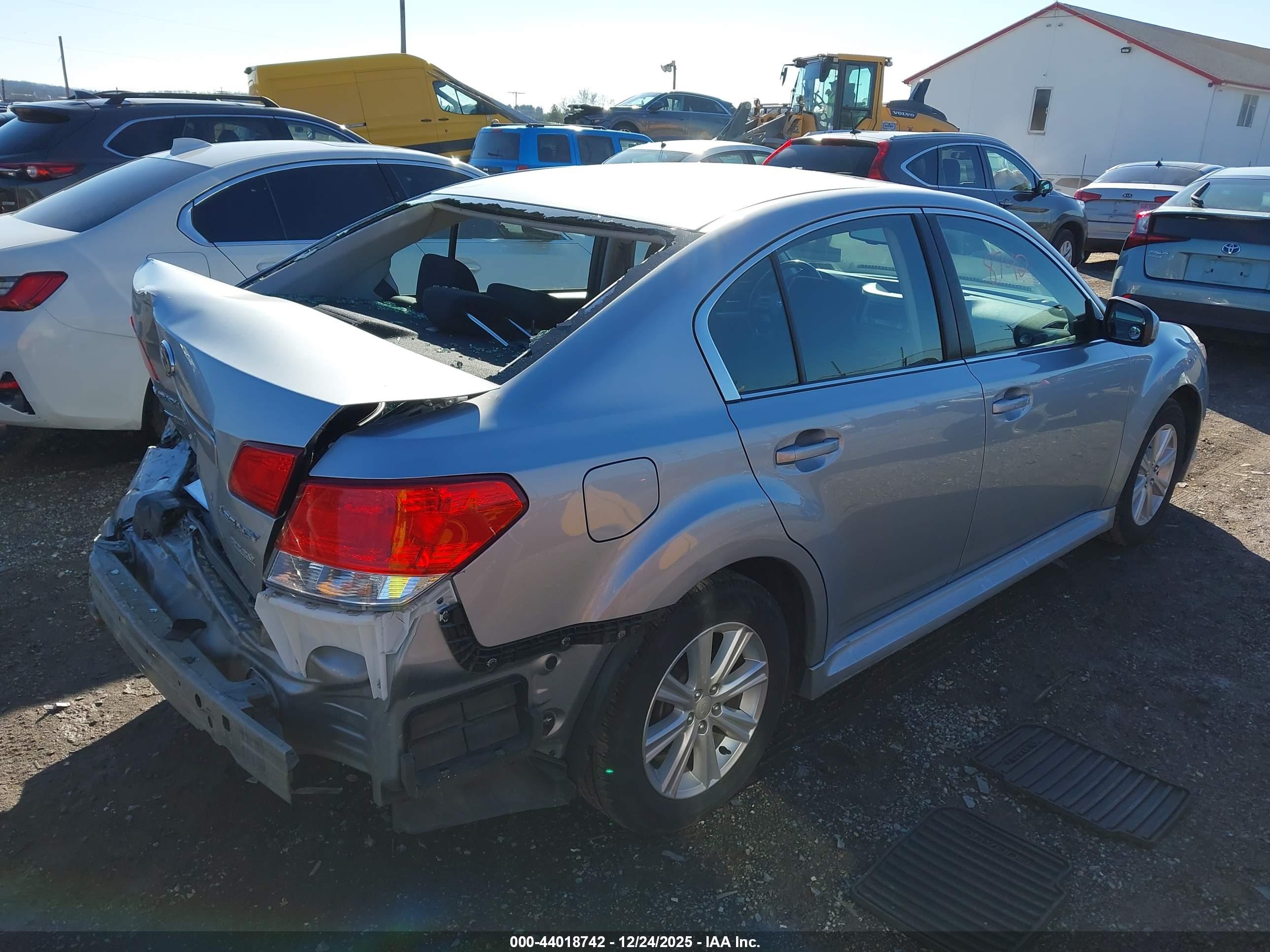 SUBARU LEGACY image 4
