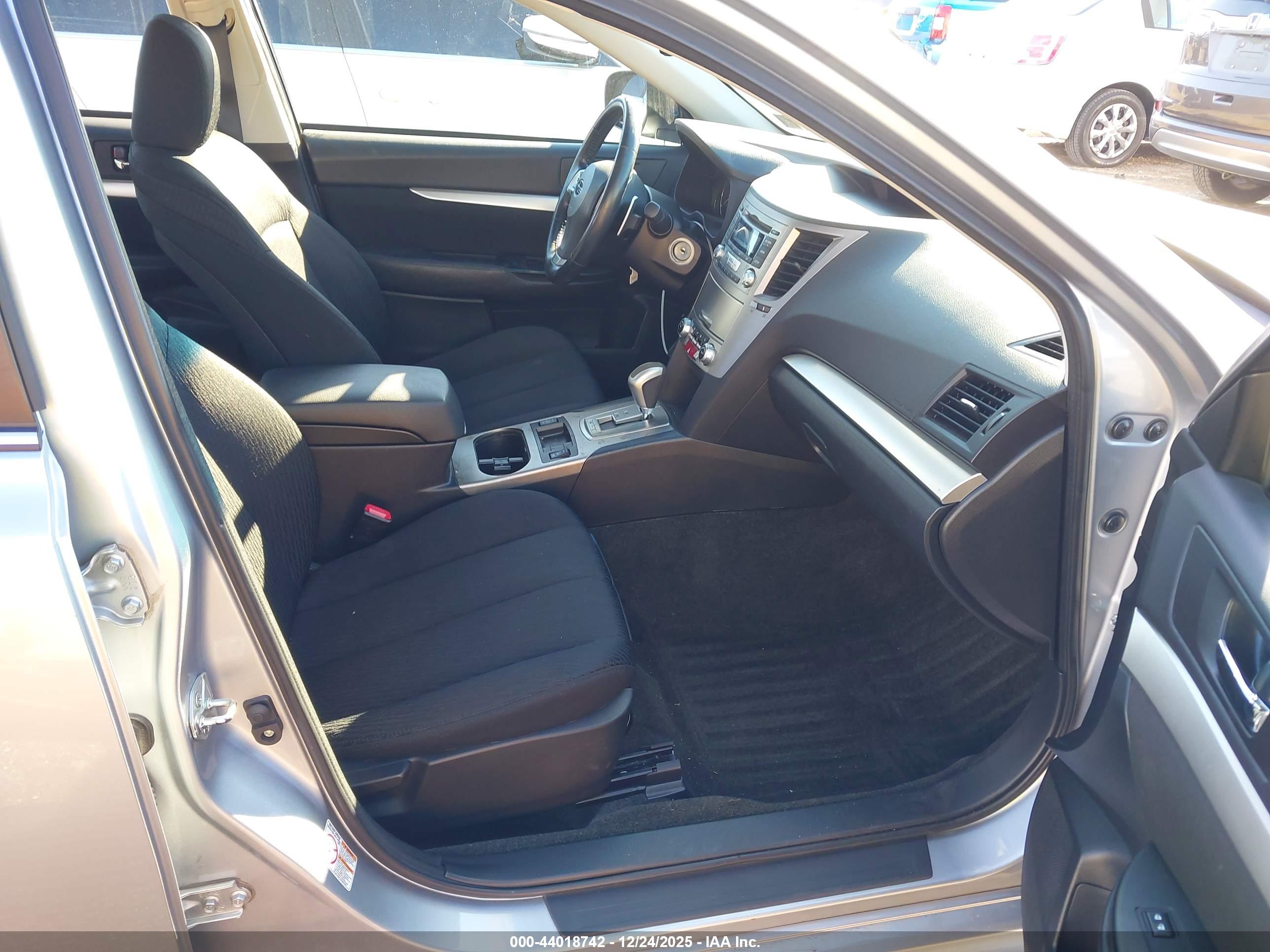 SUBARU LEGACY image 5