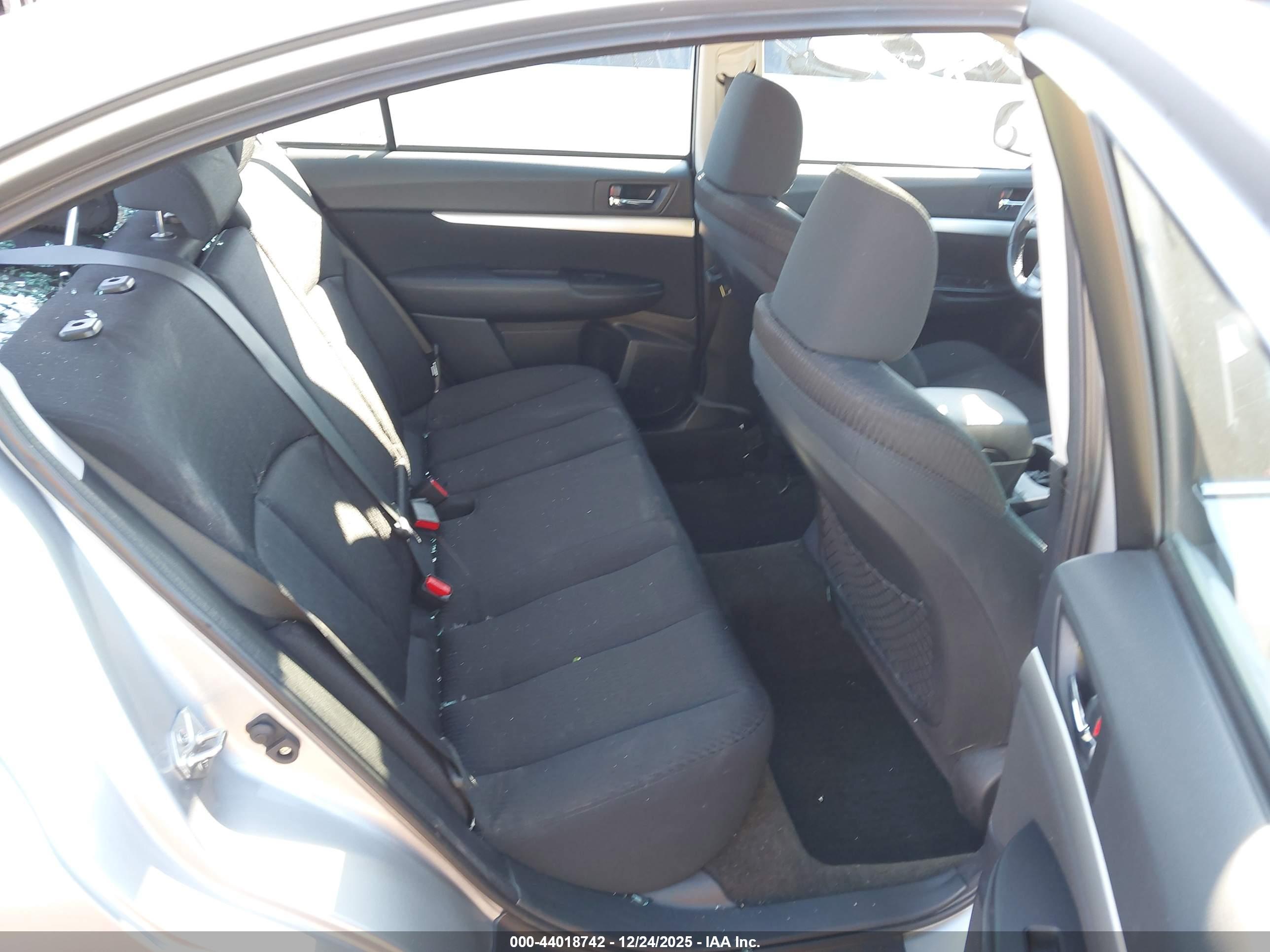 SUBARU LEGACY image 8