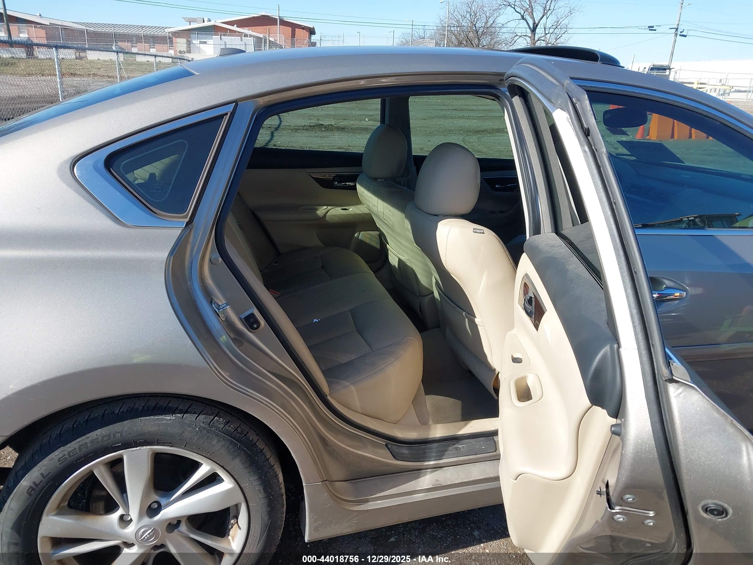 NISSAN ALTIMA image 8