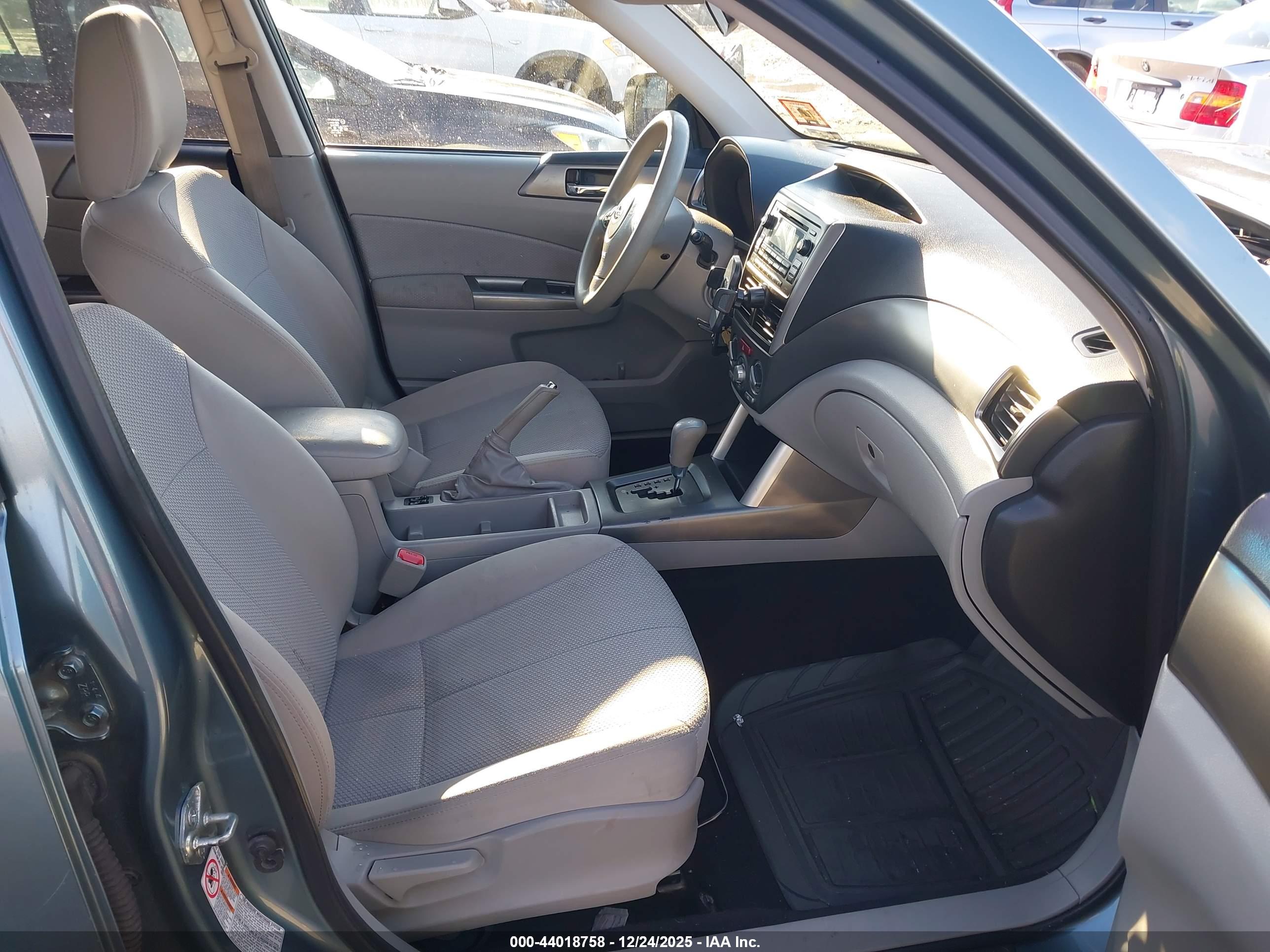 SUBARU FORESTER image 5