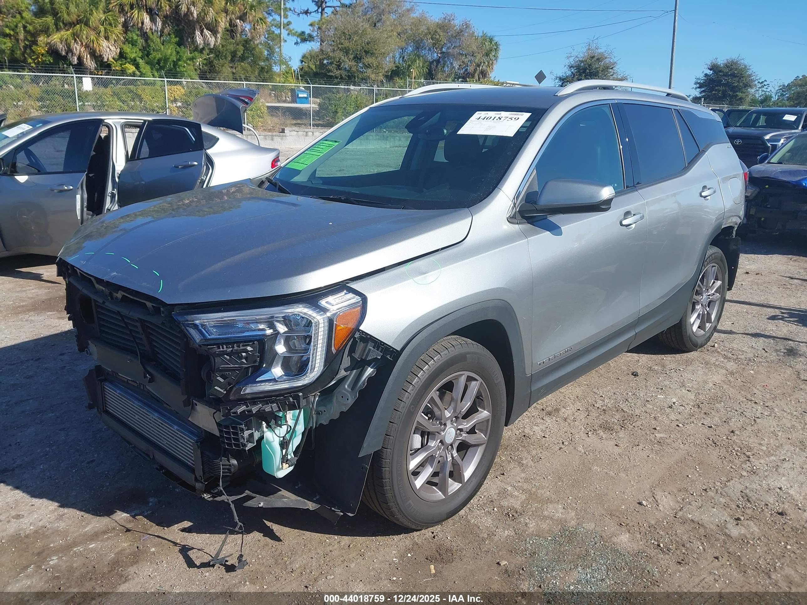 GMC TERRAIN image 2