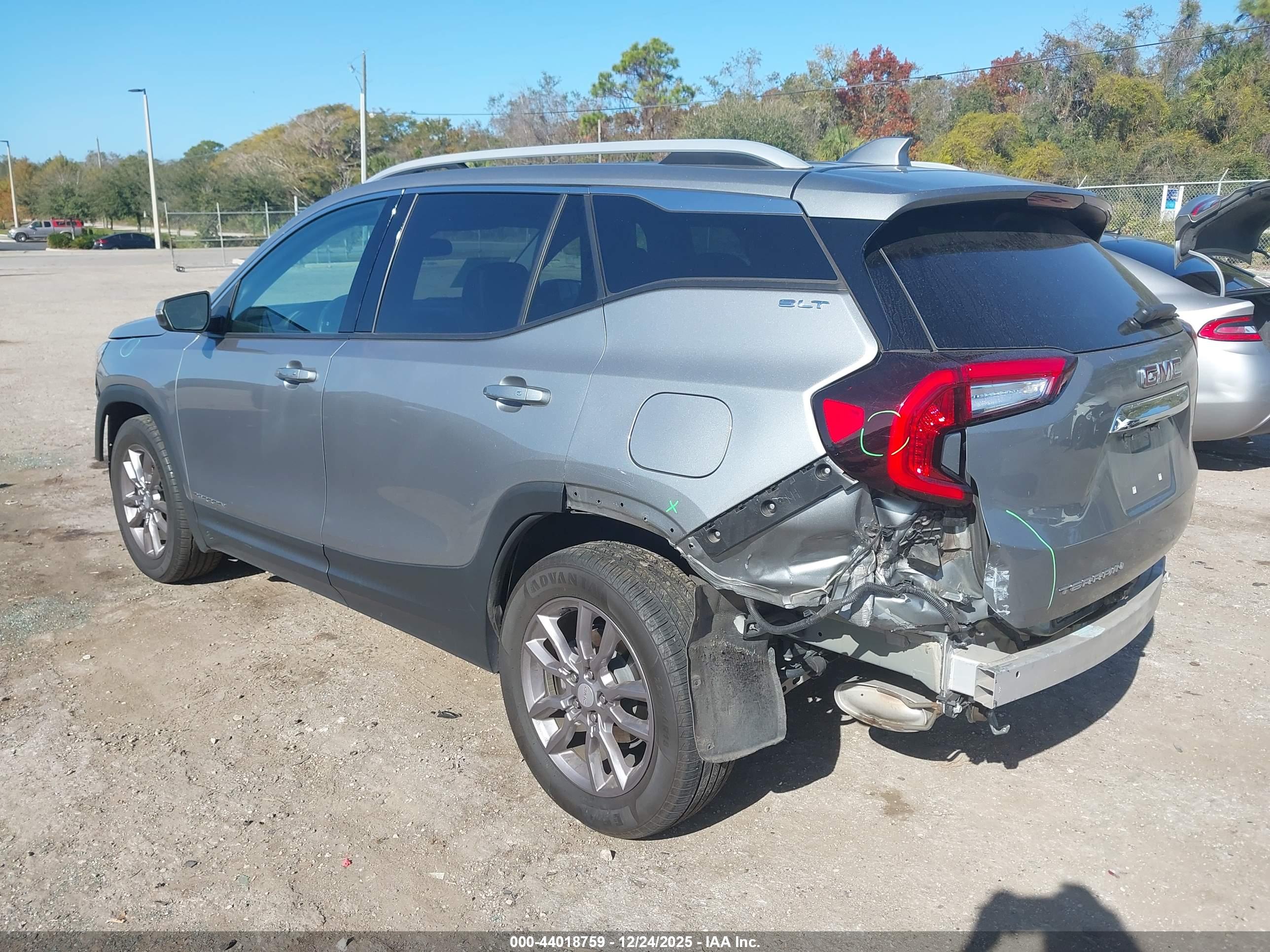 GMC TERRAIN image 3