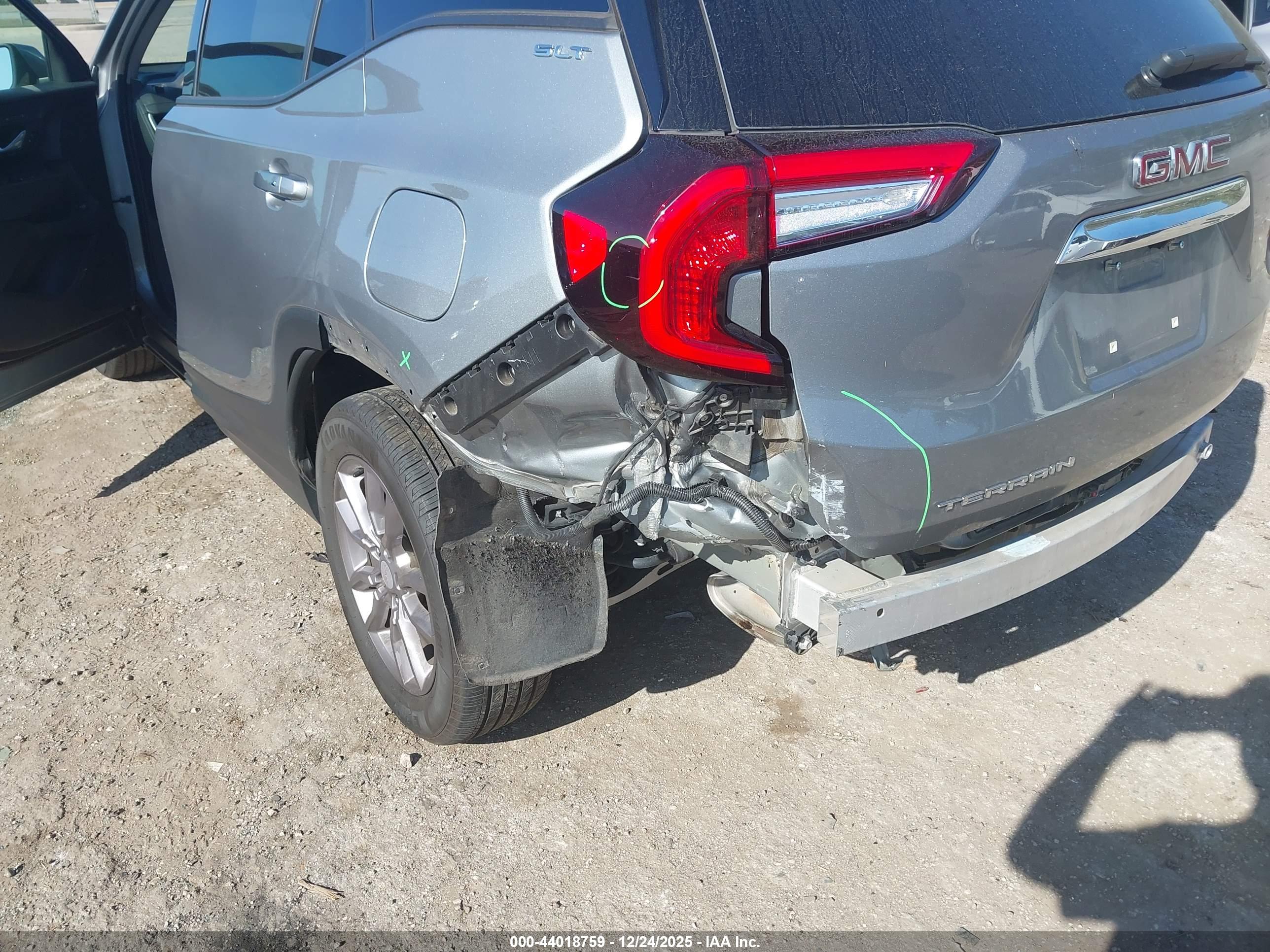 GMC TERRAIN image 6