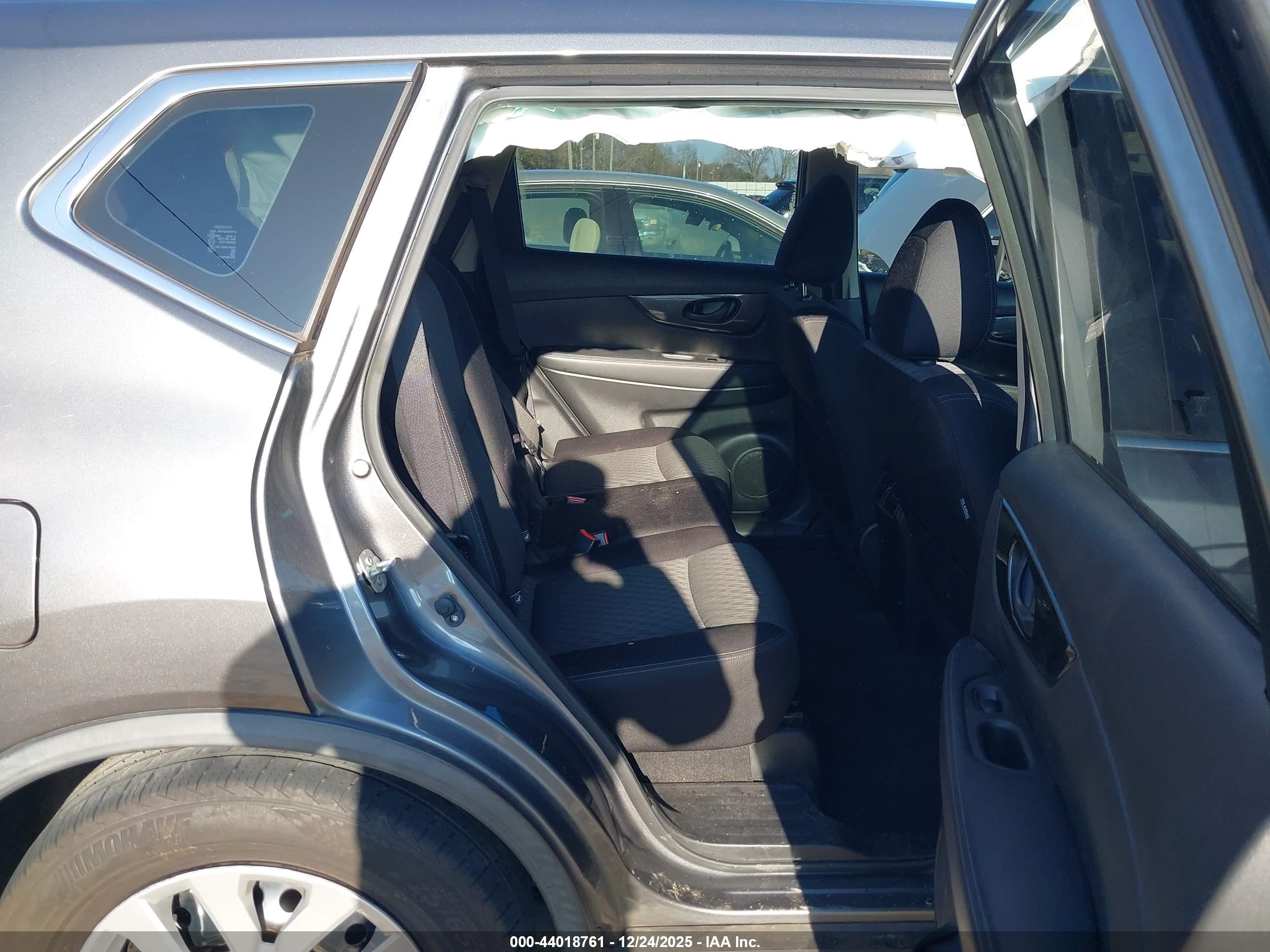 NISSAN ROGUE image 8
