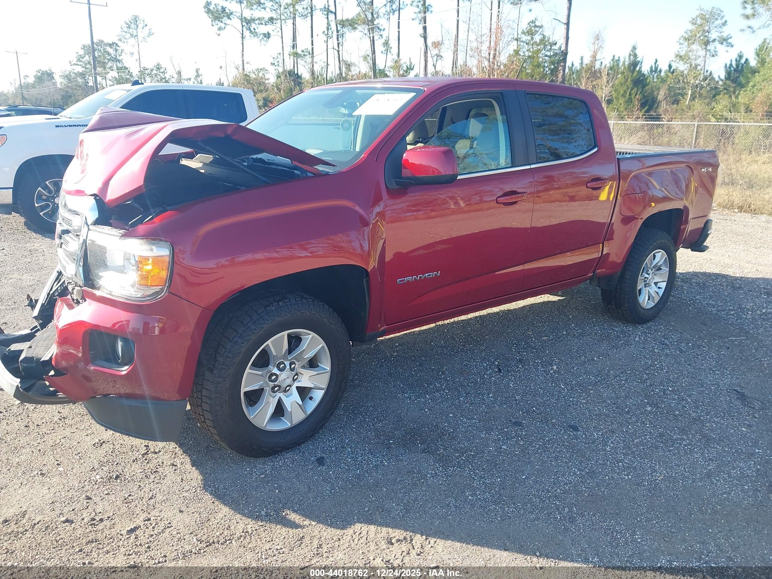 GMC CANYON image 2