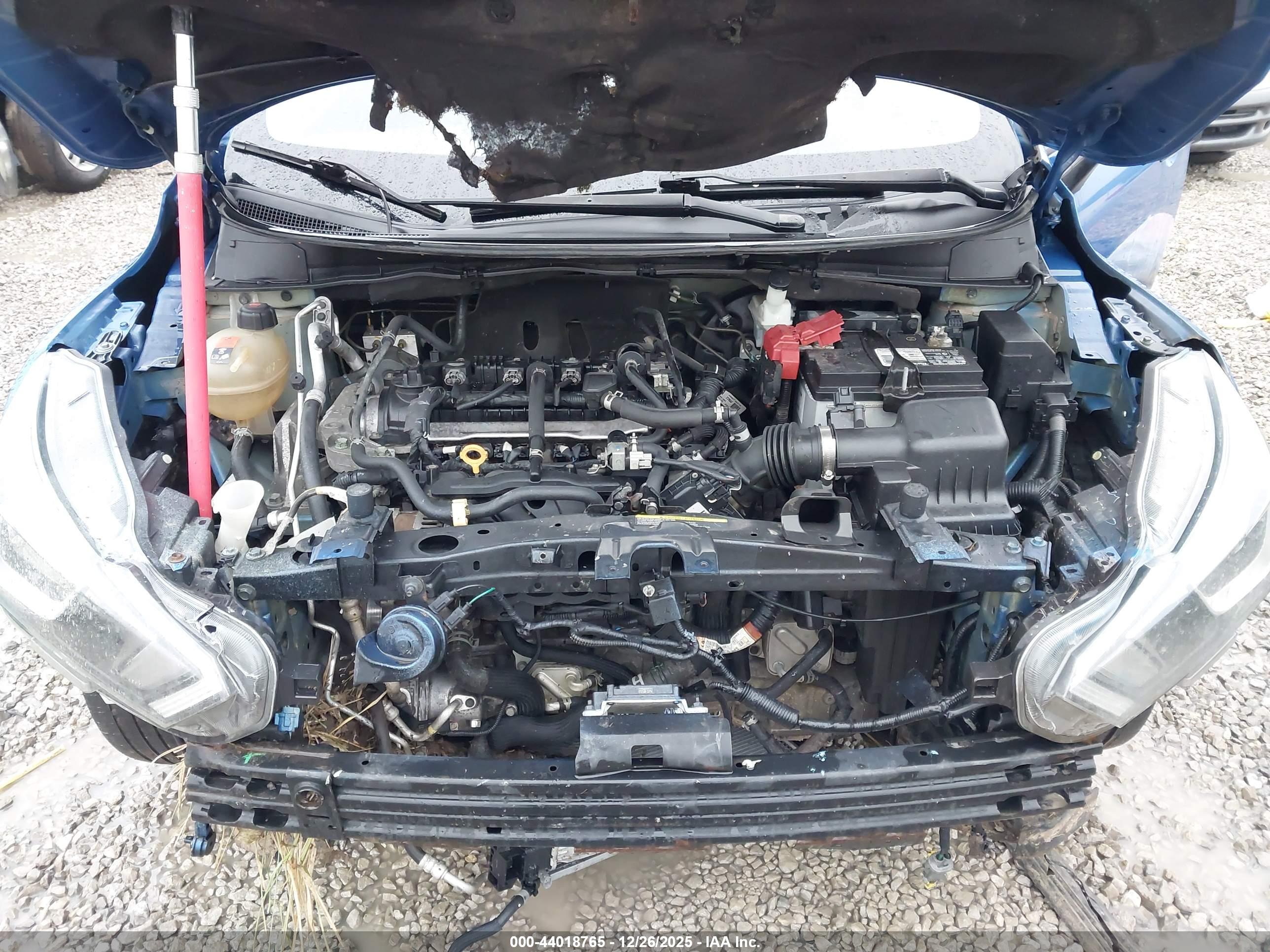 NISSAN VERSA image 10