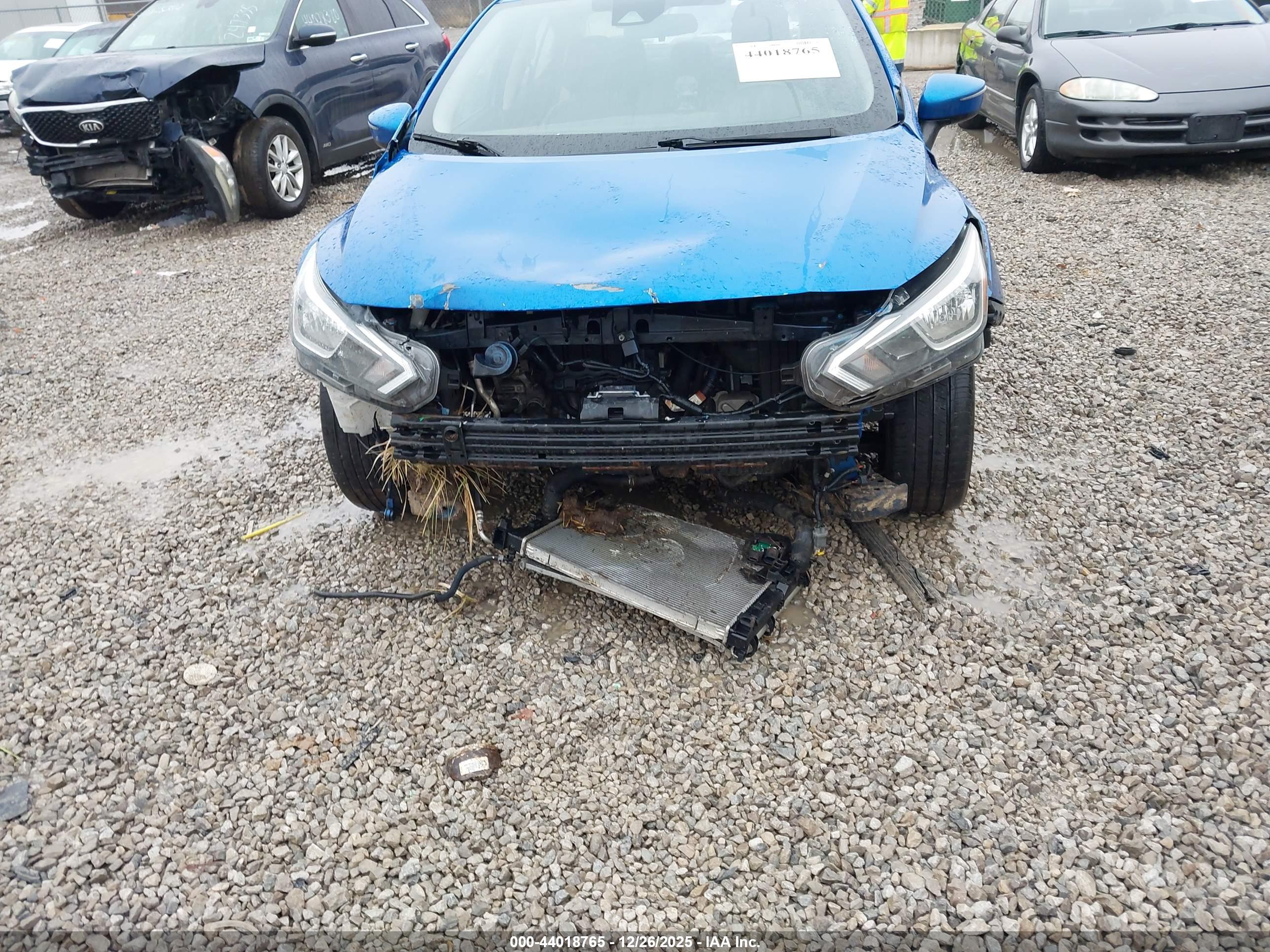 NISSAN VERSA image 6