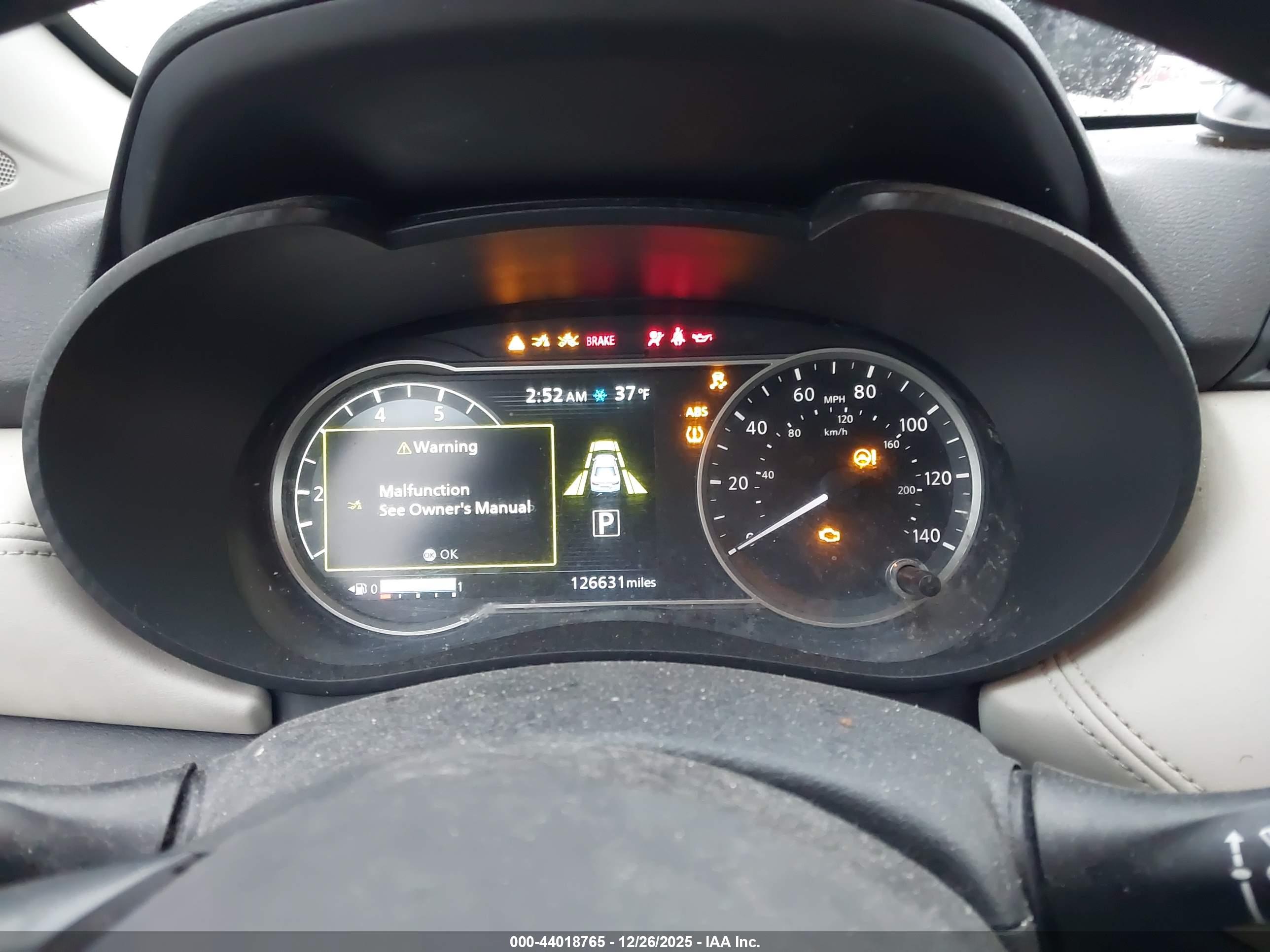 NISSAN VERSA image 7