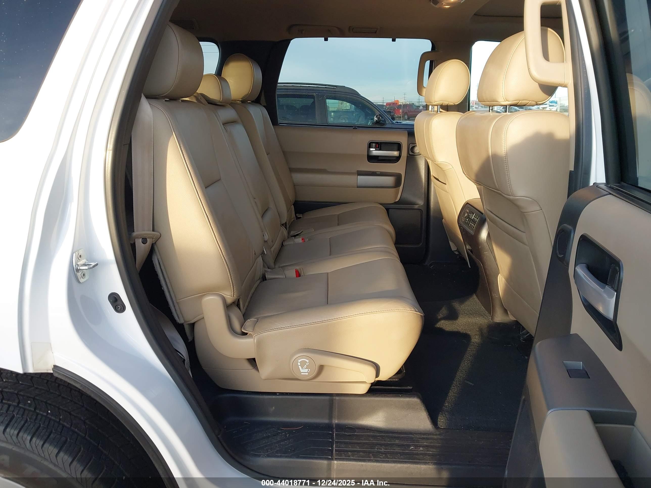 TOYOTA SEQUOIA image 8