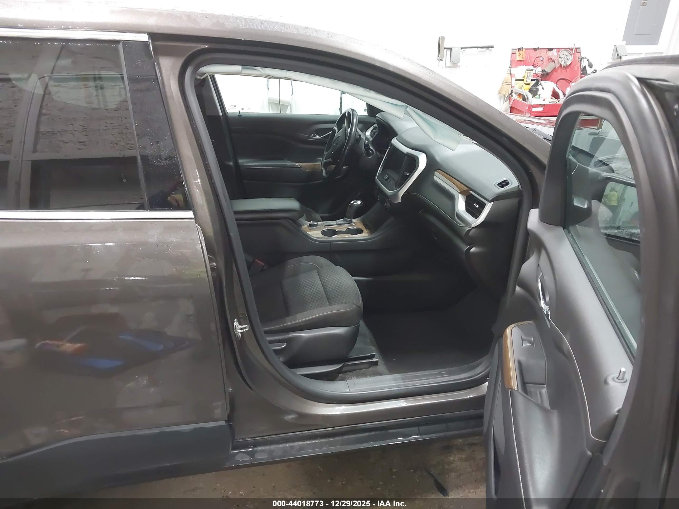 GMC ACADIA image 5