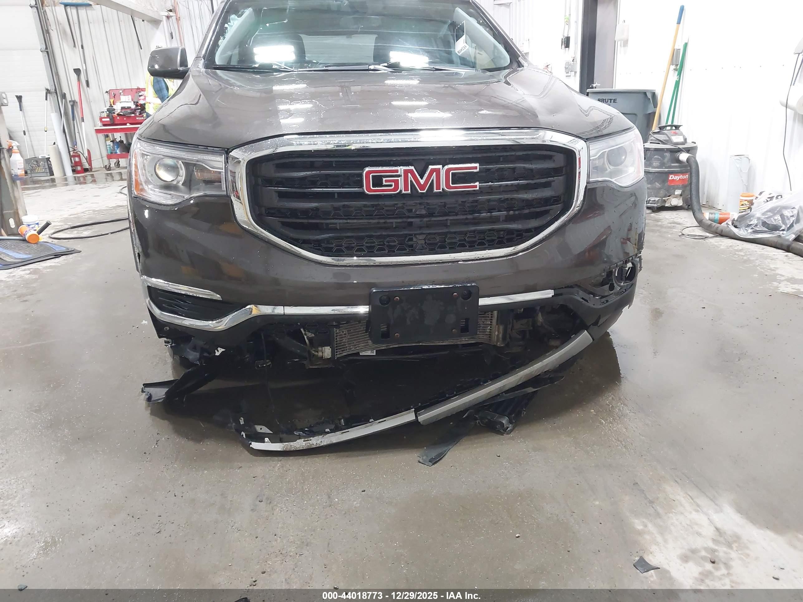 GMC ACADIA image 6