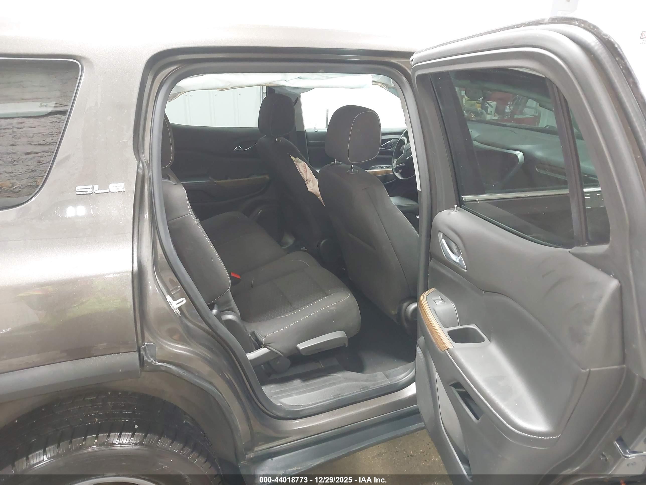 GMC ACADIA image 8