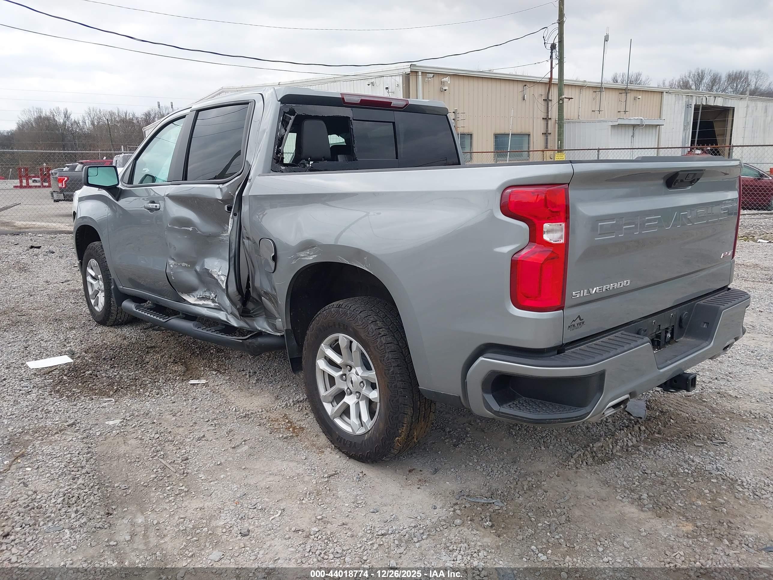 CHEVROLET SILVERADO image 3