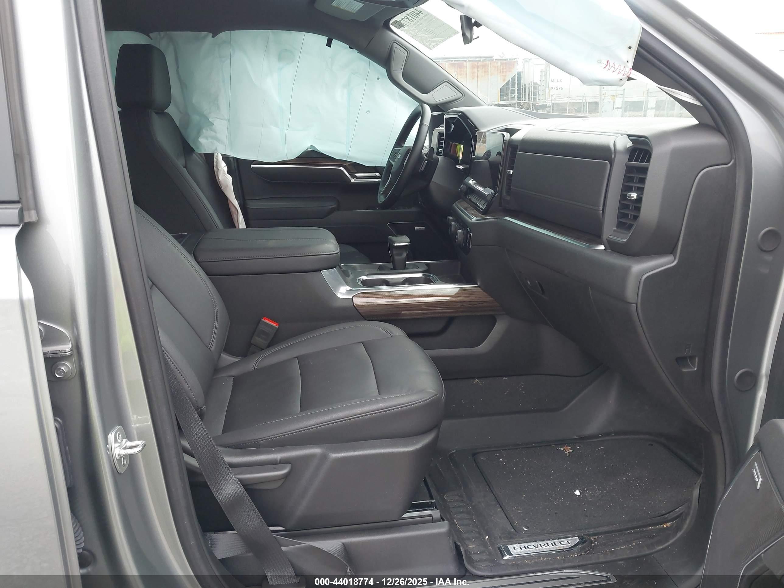 CHEVROLET SILVERADO image 5