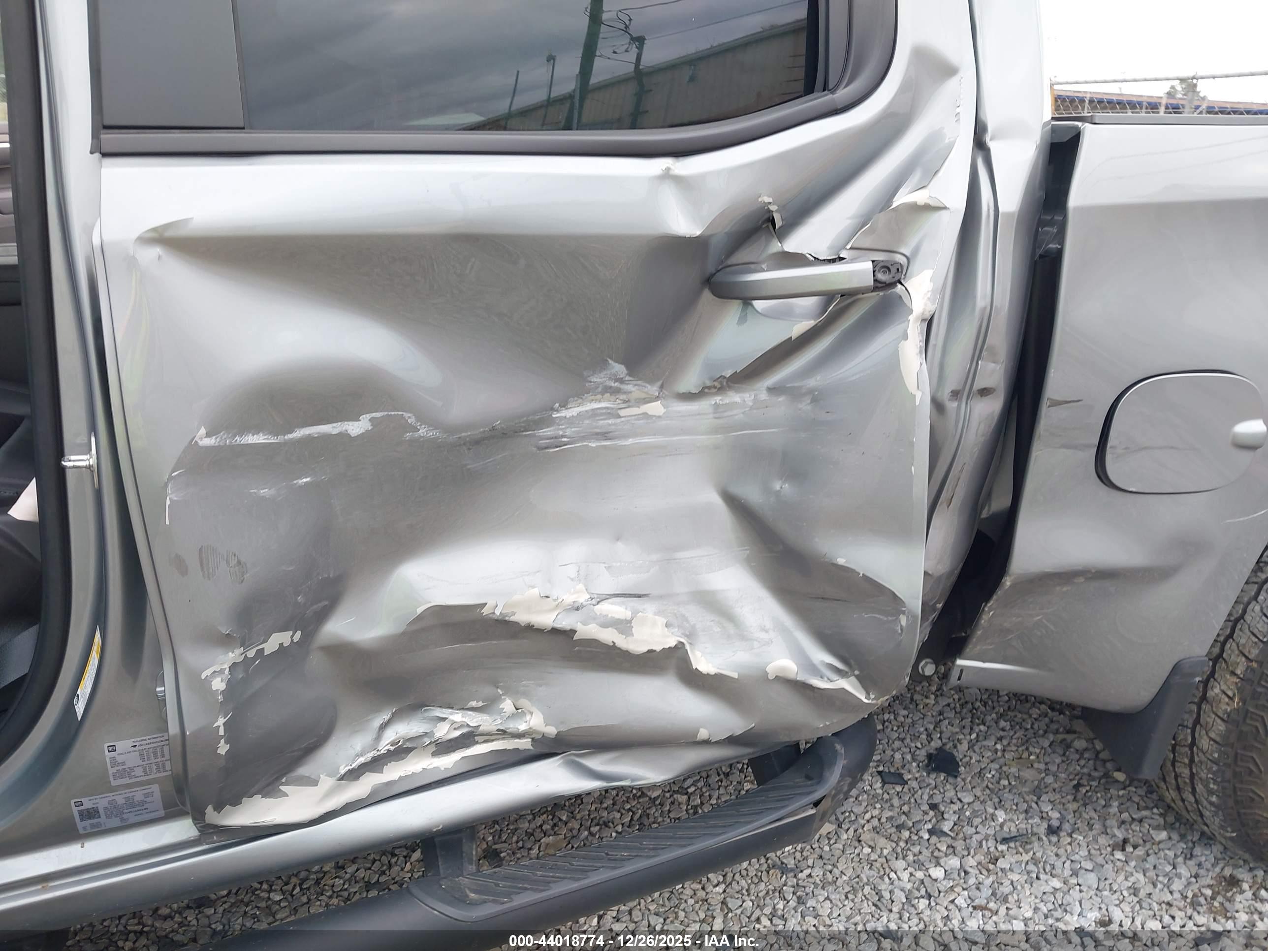CHEVROLET SILVERADO image 6