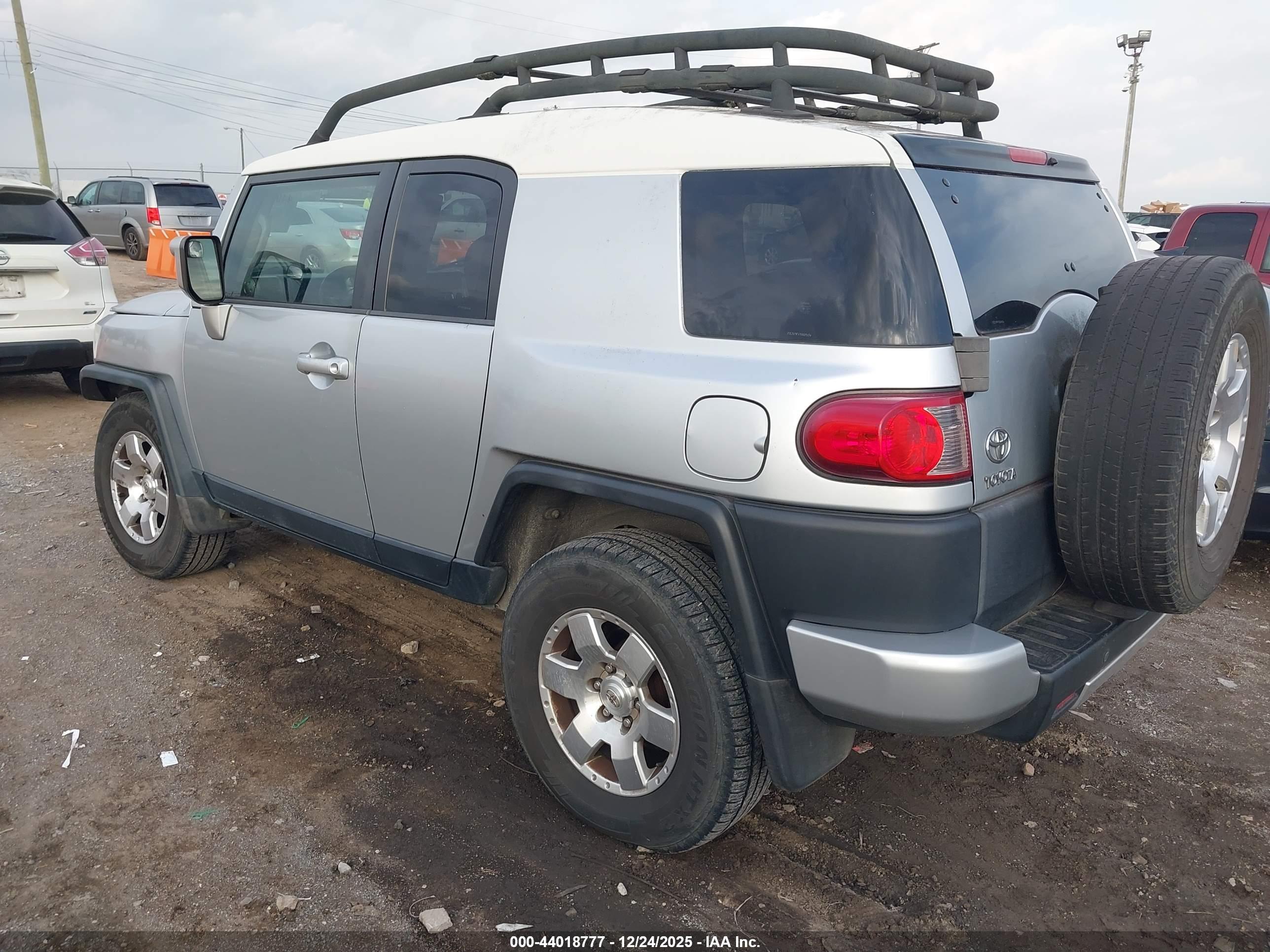 TOYOTA FJ image 3