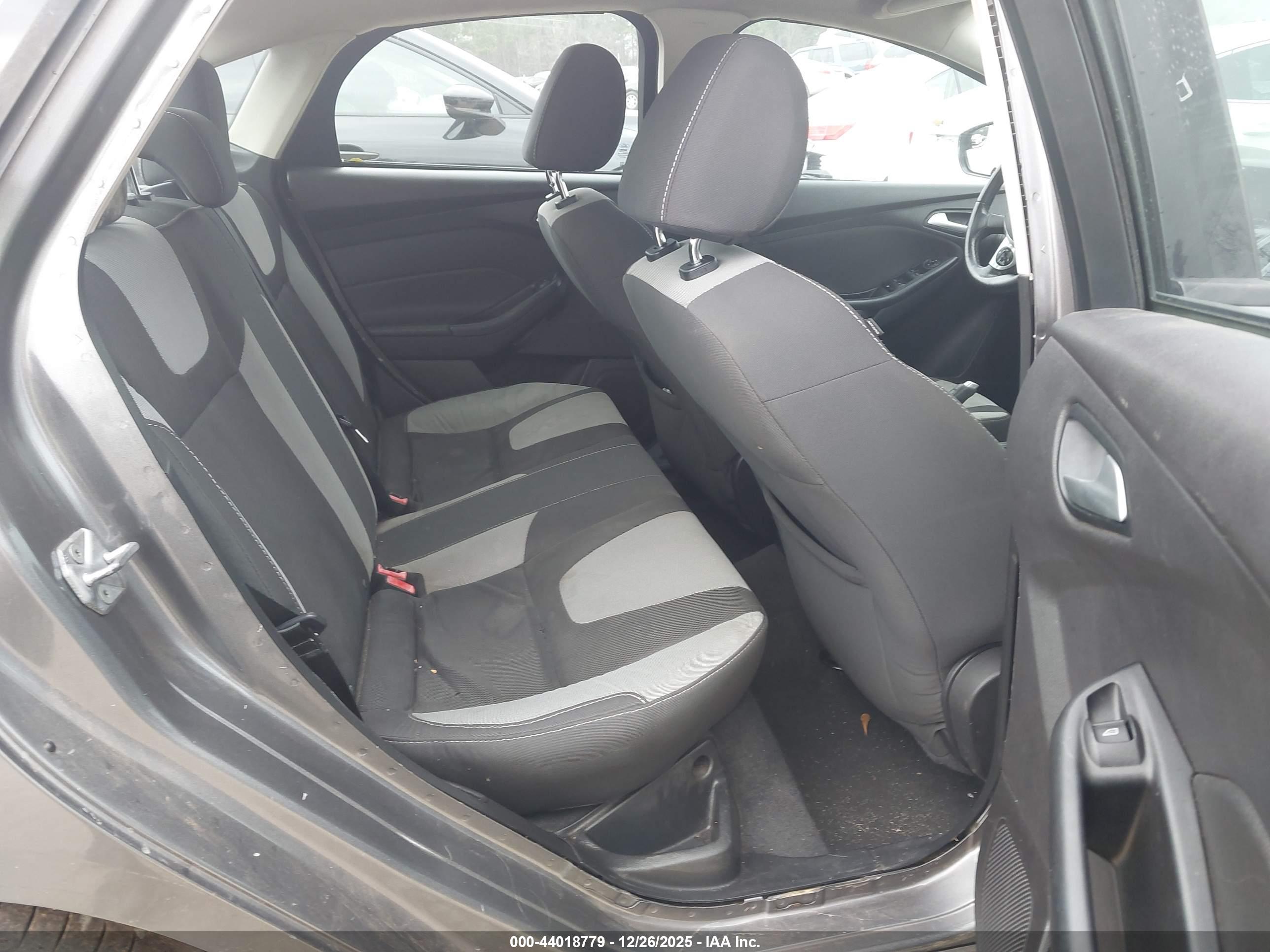 FORD FOCUS image 8