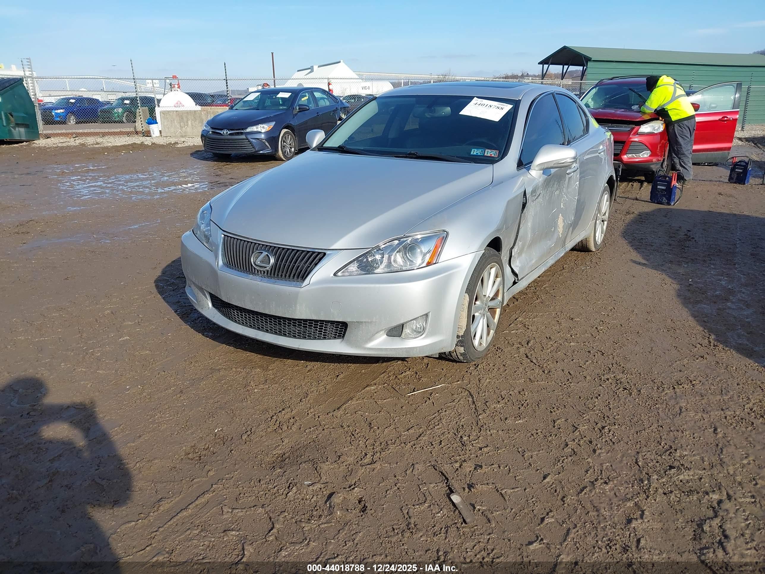 LEXUS IS image 2