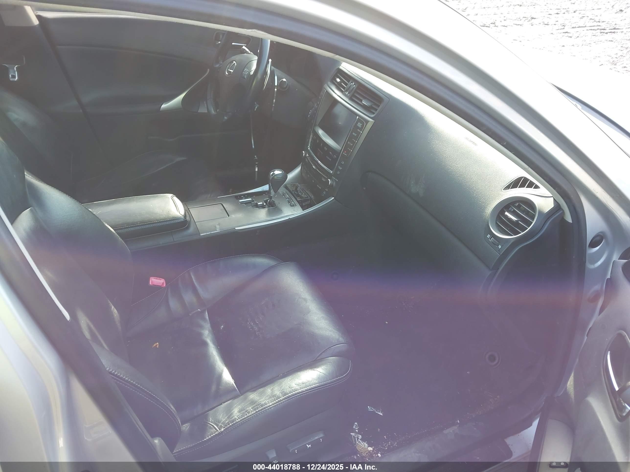 LEXUS IS image 5