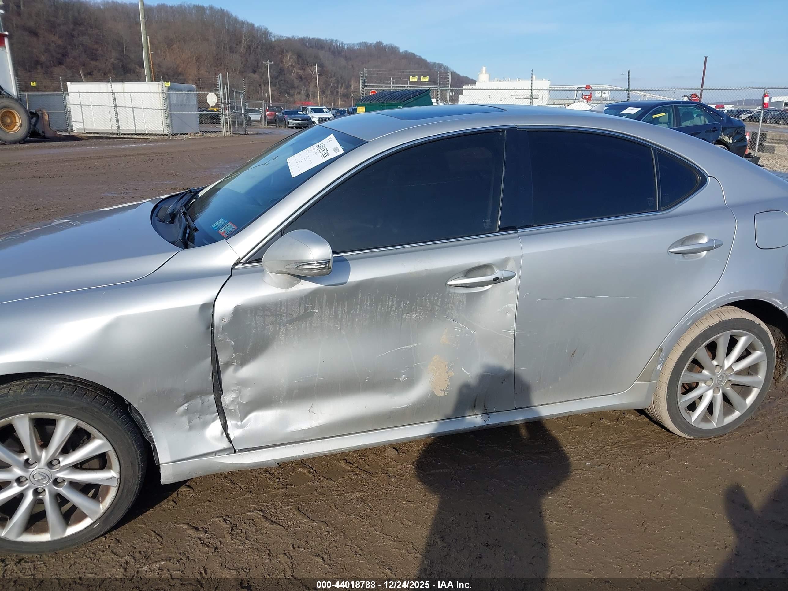 LEXUS IS image 6