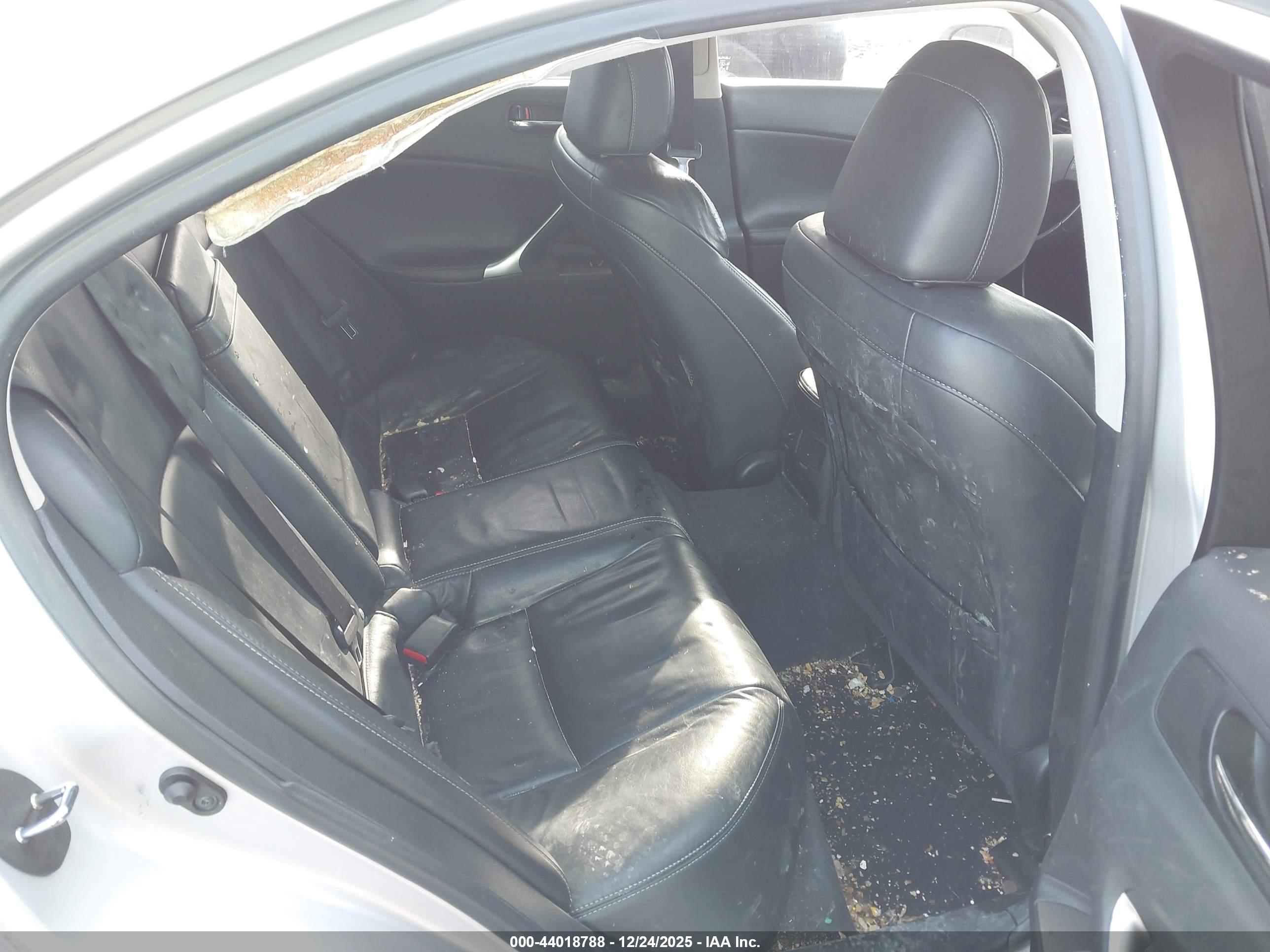 LEXUS IS image 8