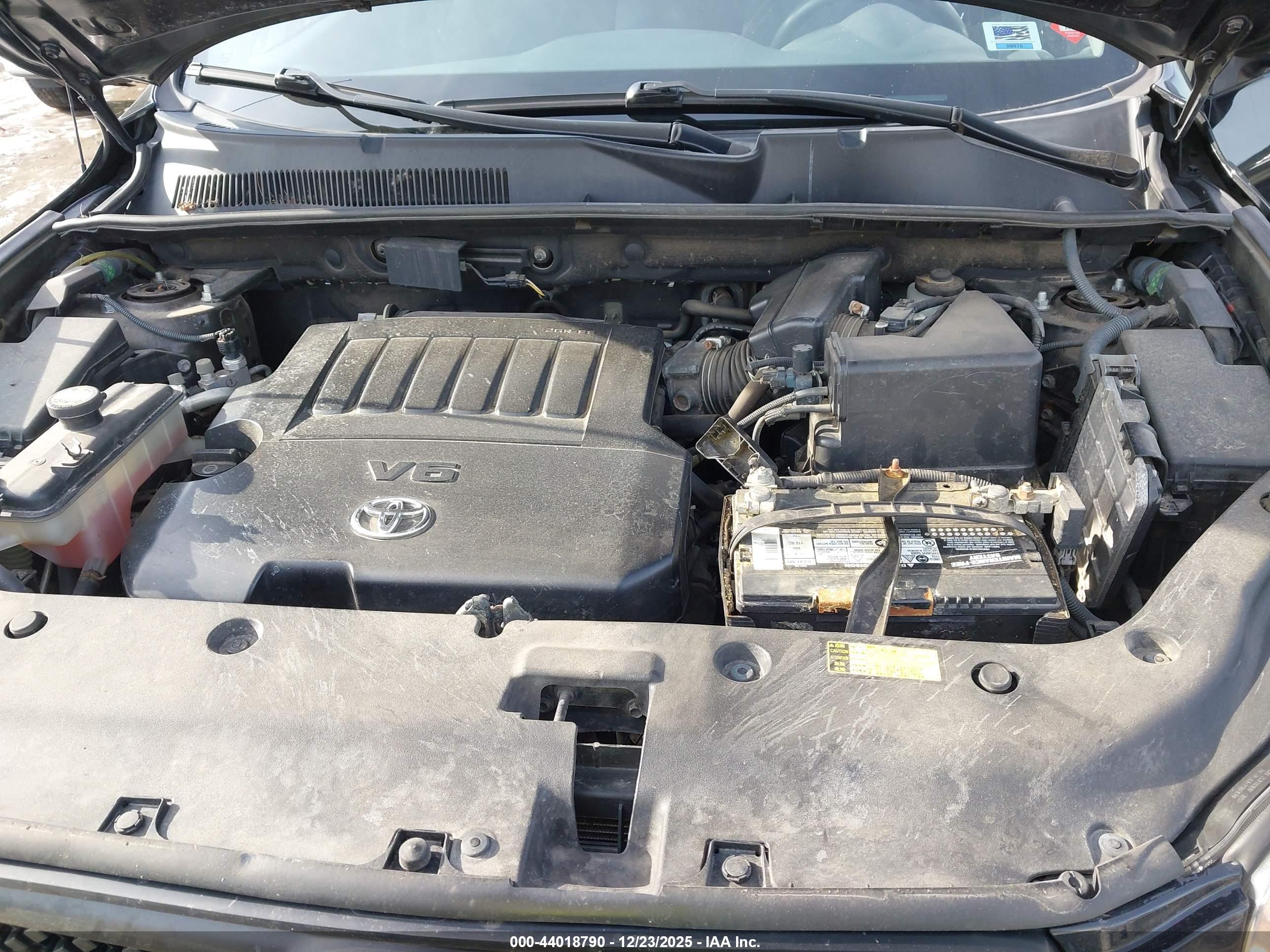 TOYOTA RAV4 image 10