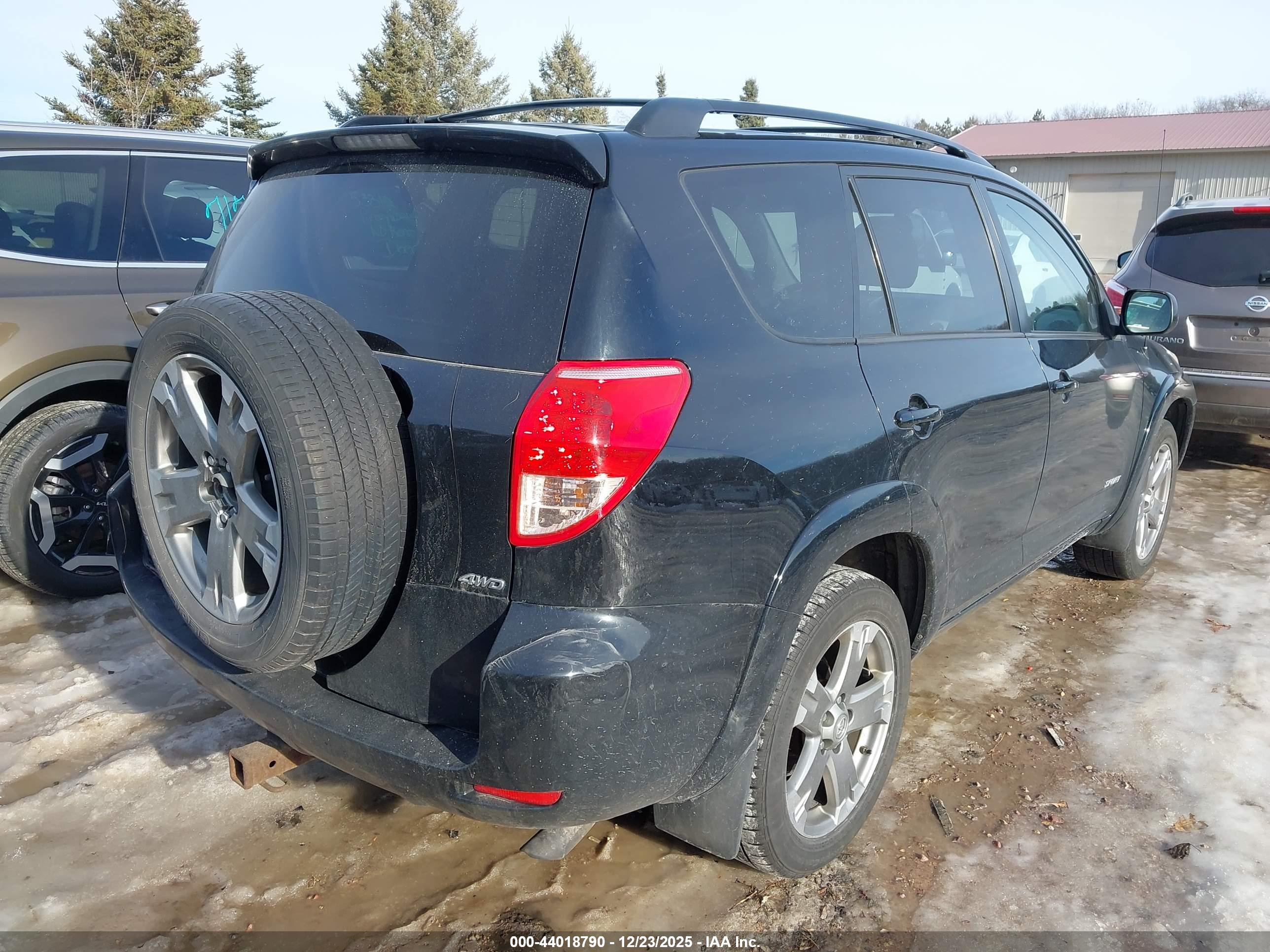 TOYOTA RAV4 image 4
