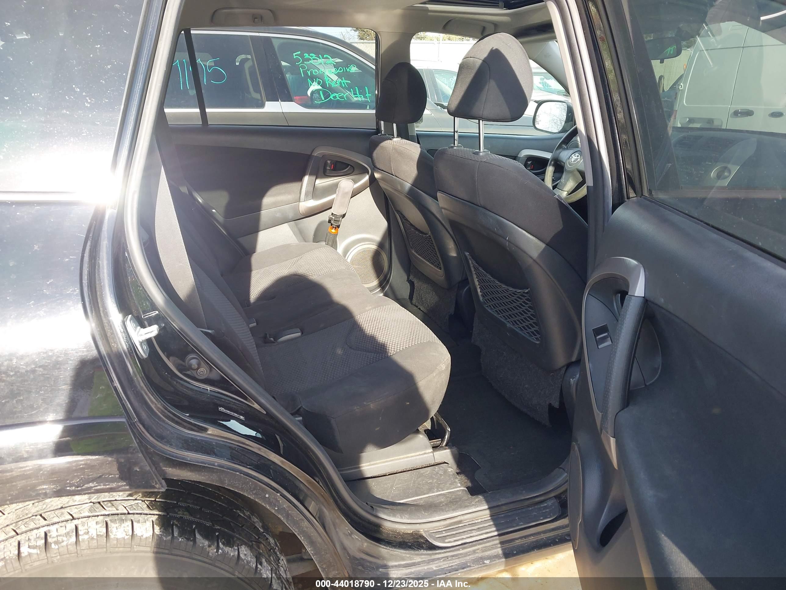 TOYOTA RAV4 image 8
