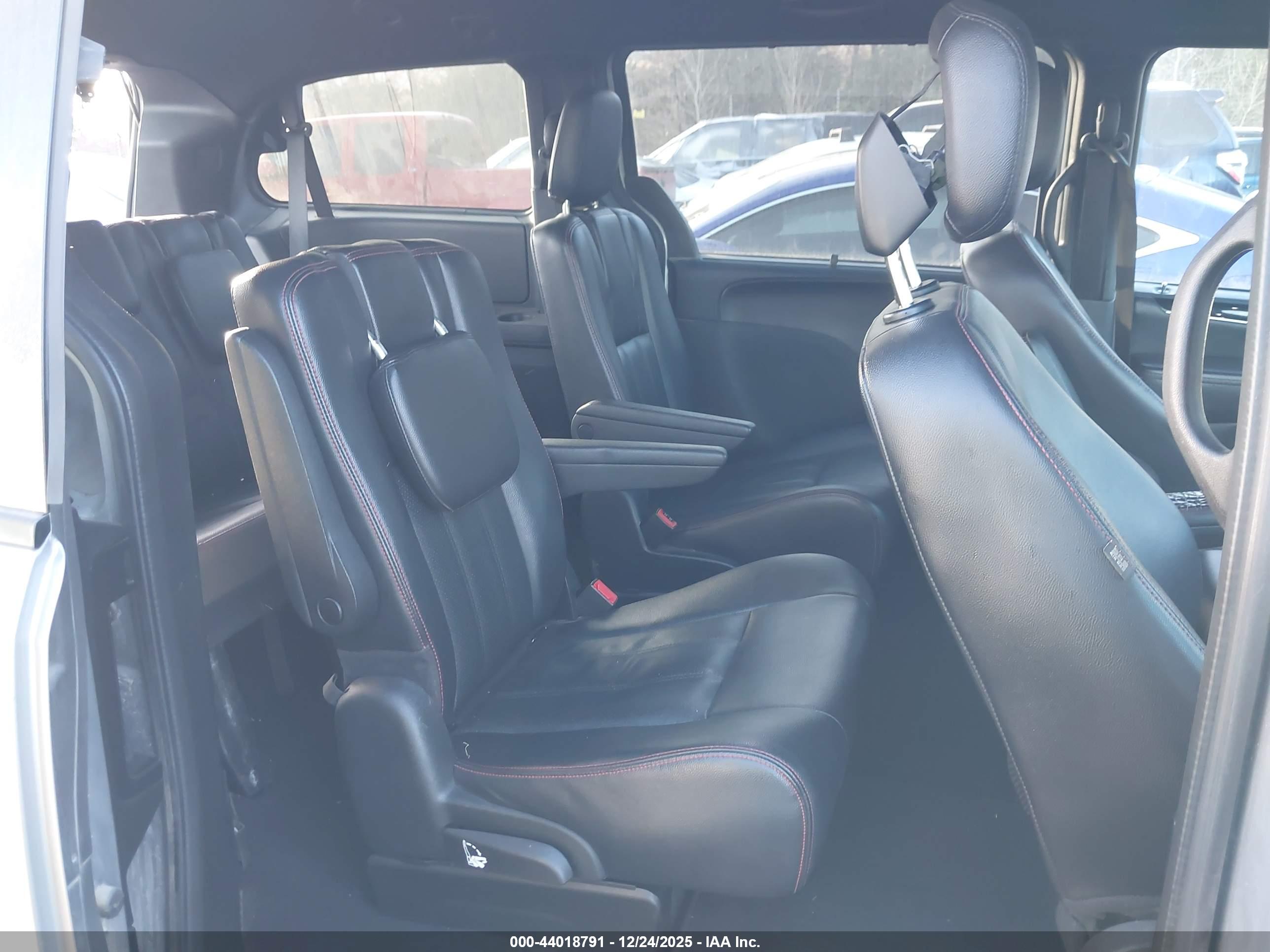 DODGE GRAND image 8
