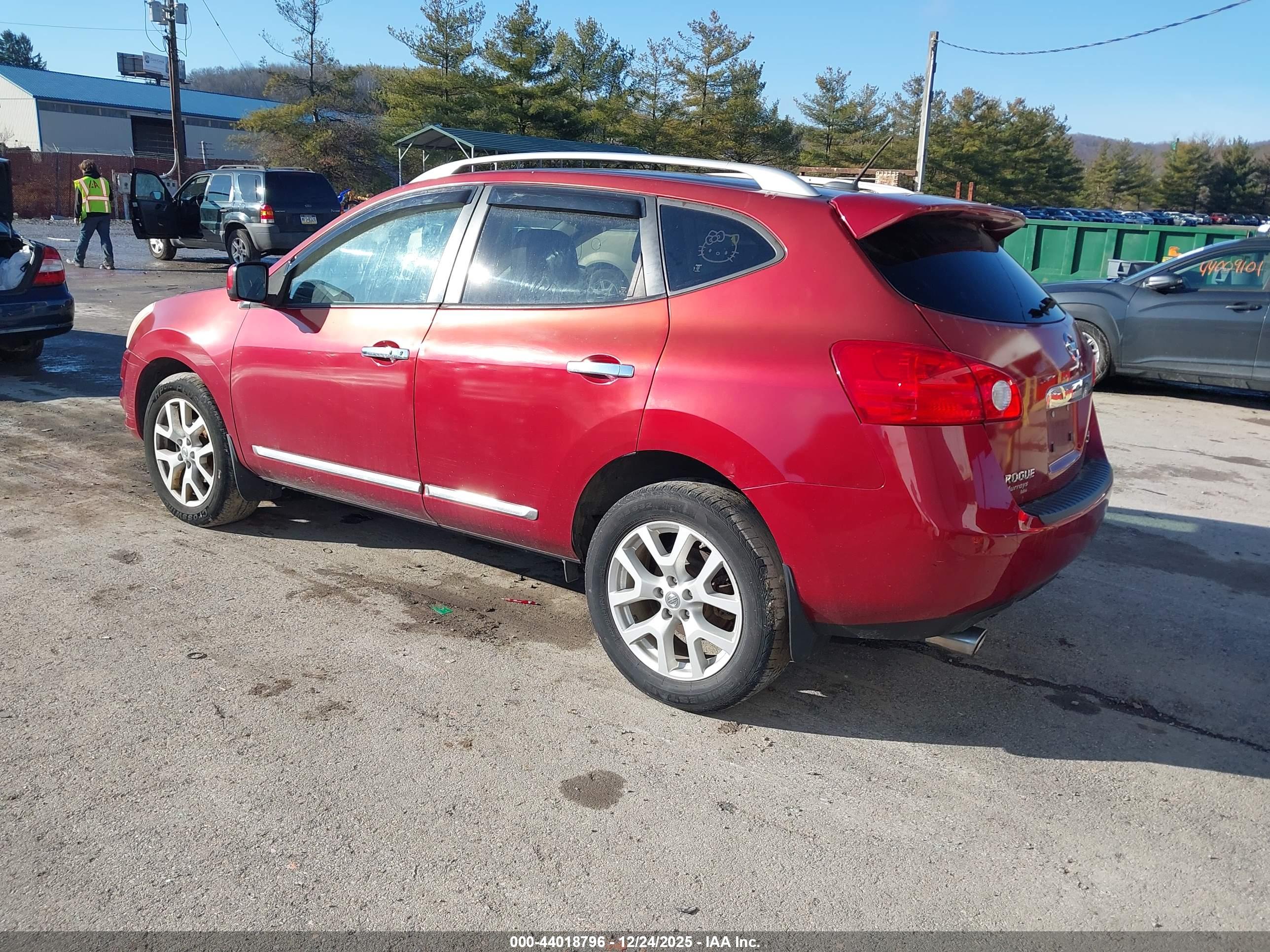 NISSAN ROGUE image 3