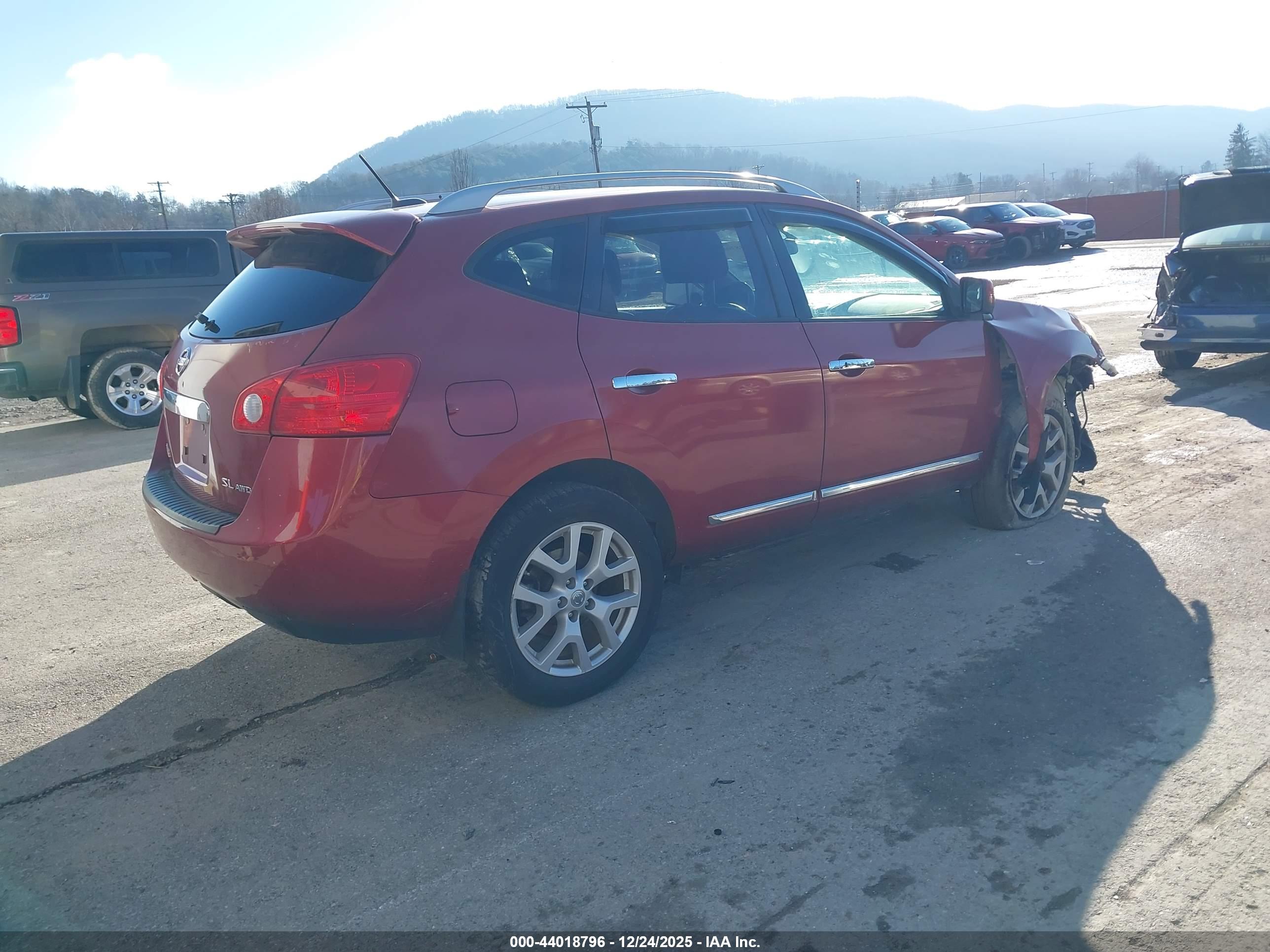 NISSAN ROGUE image 4