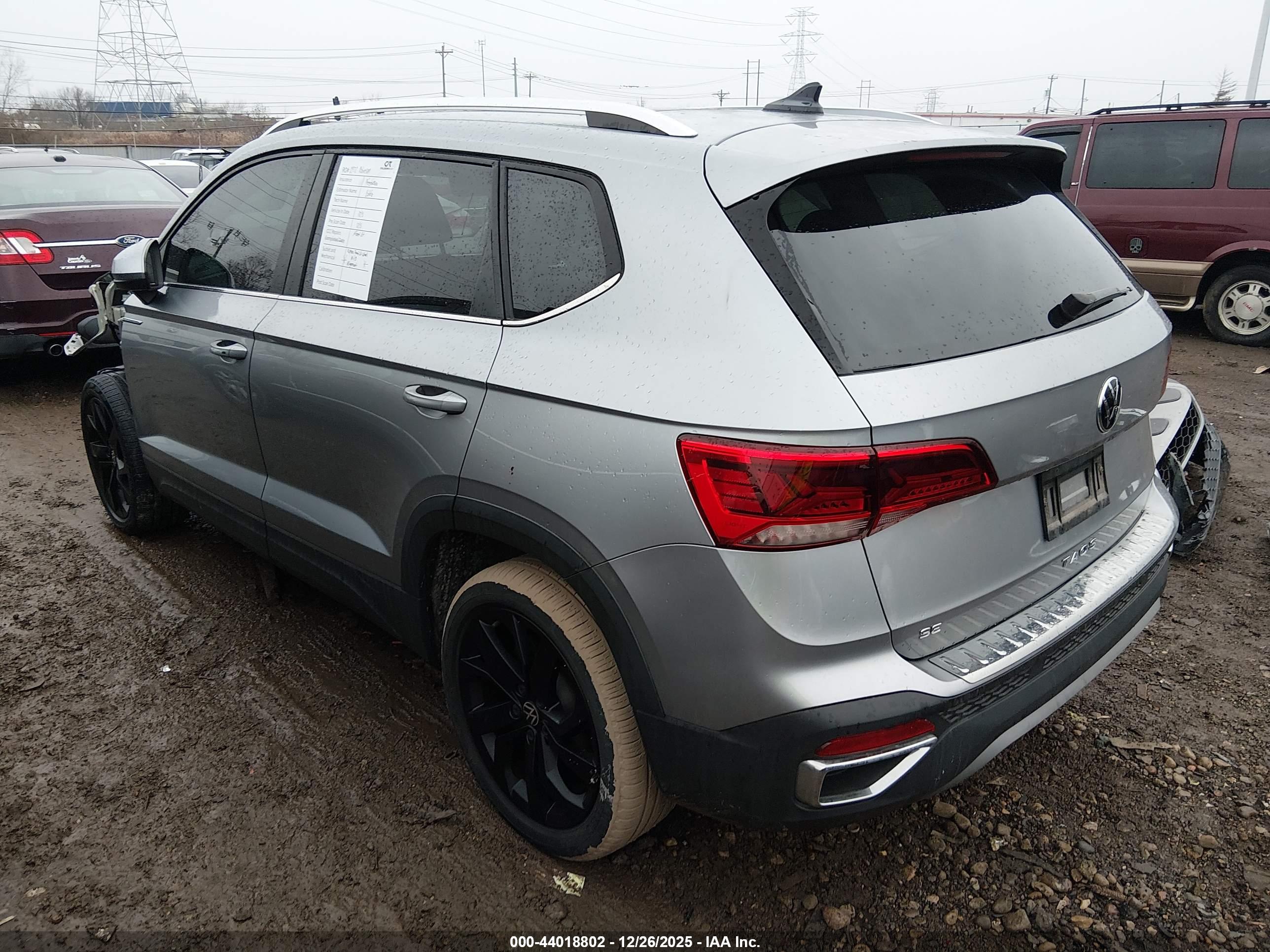 VOLKSWAGEN TAOS image 3