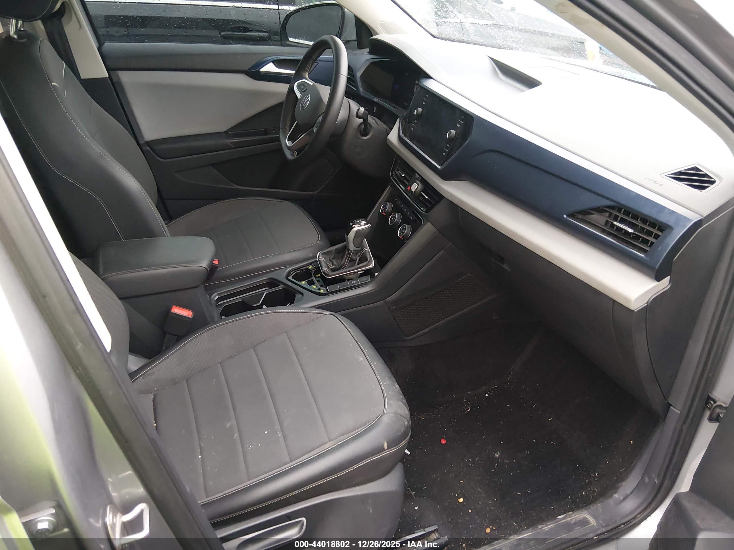 VOLKSWAGEN TAOS image 5