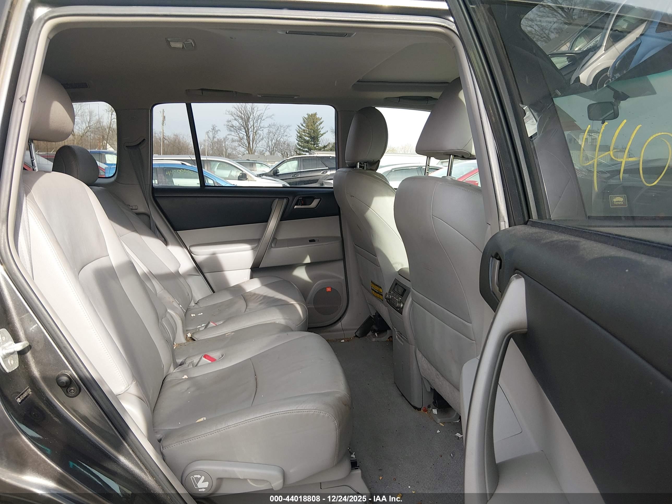 TOYOTA HIGHLANDER image 8